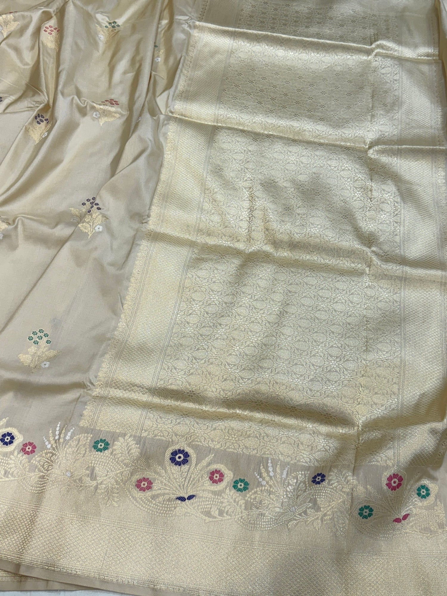 Cream Handwoven Pure Banarasi Silk Saree