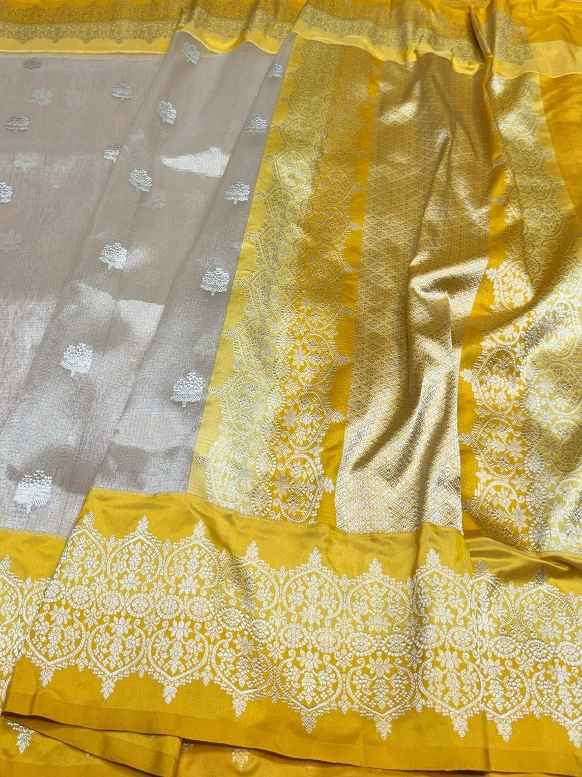 Gold Handwoven Banarasi Pure Tissue Saree
