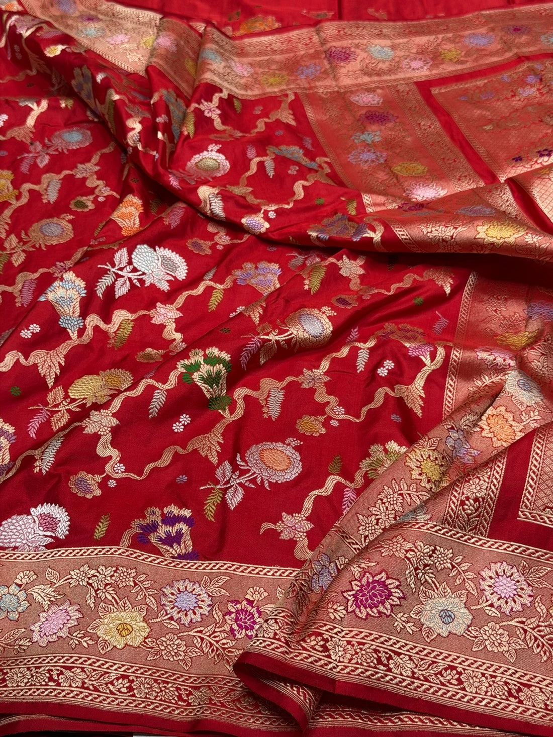 Red Handwoven Pure Banarasi Silk Saree in Kadwa Weave