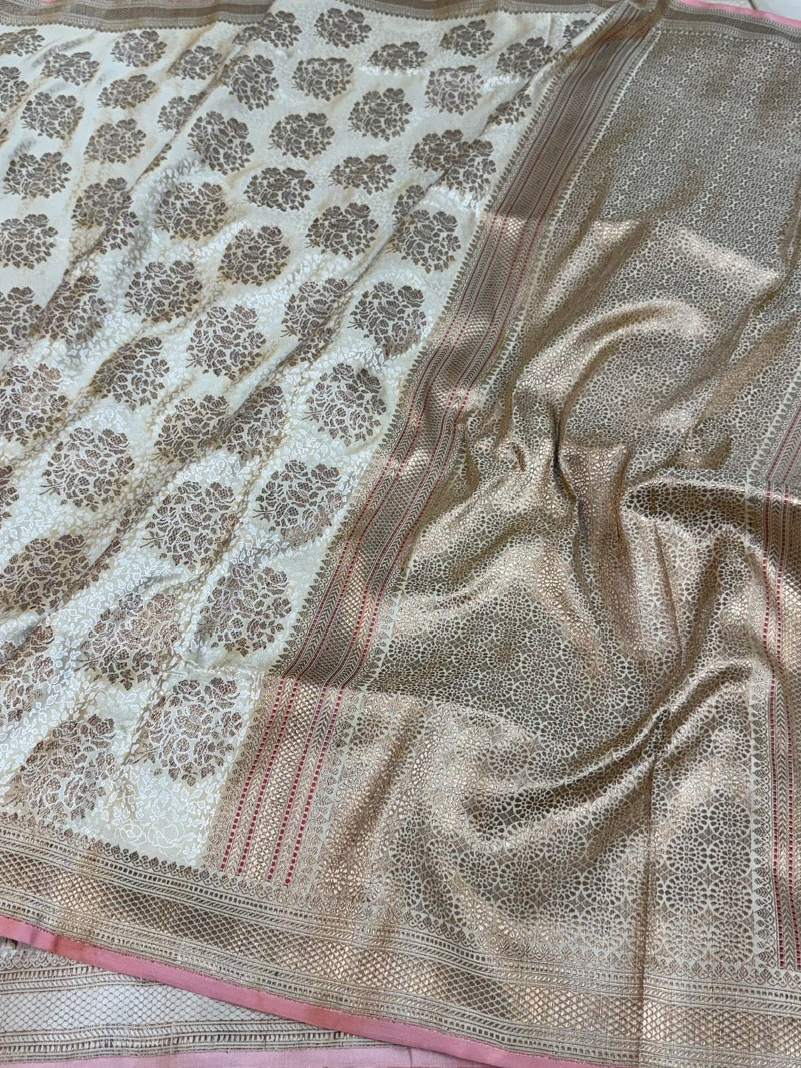 White Handwoven Pure Banarasi Satin Tanchoi Silk Saree