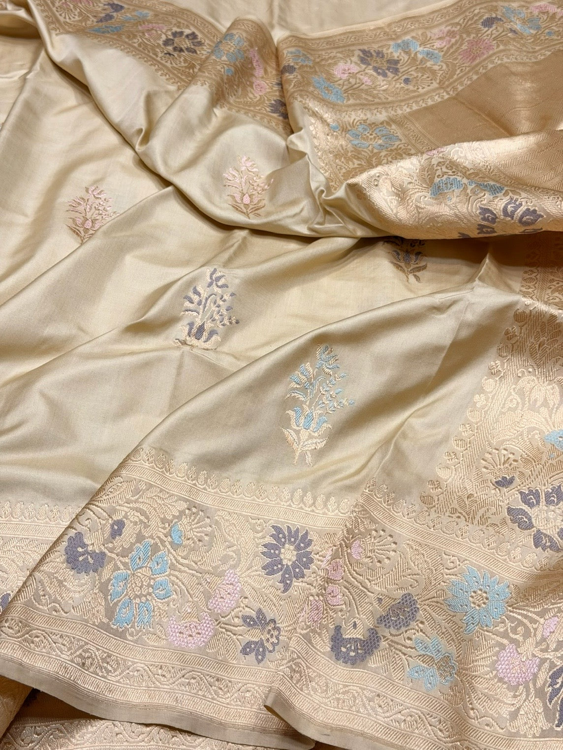 Cream Handwoven Pure Banarasi Ektara Silk Saree