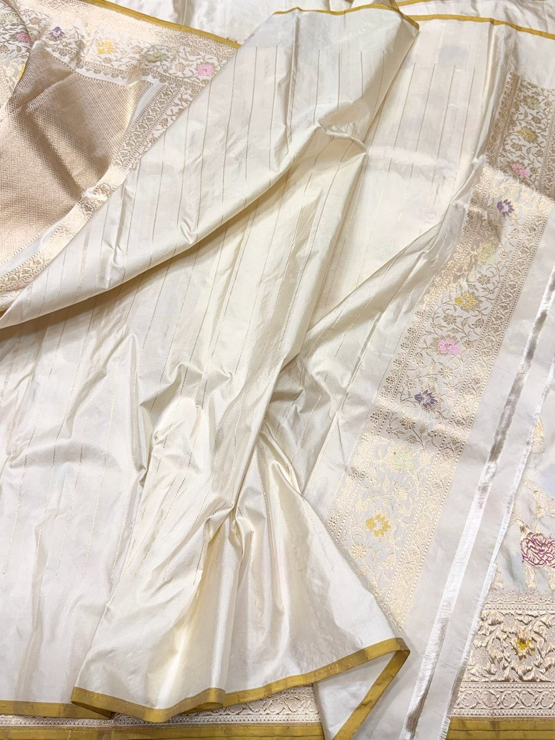 Ivory Handwoven Pure Banarasi Silk Saree – Luxury Kadwa Handloom Wedding & Festive Saree