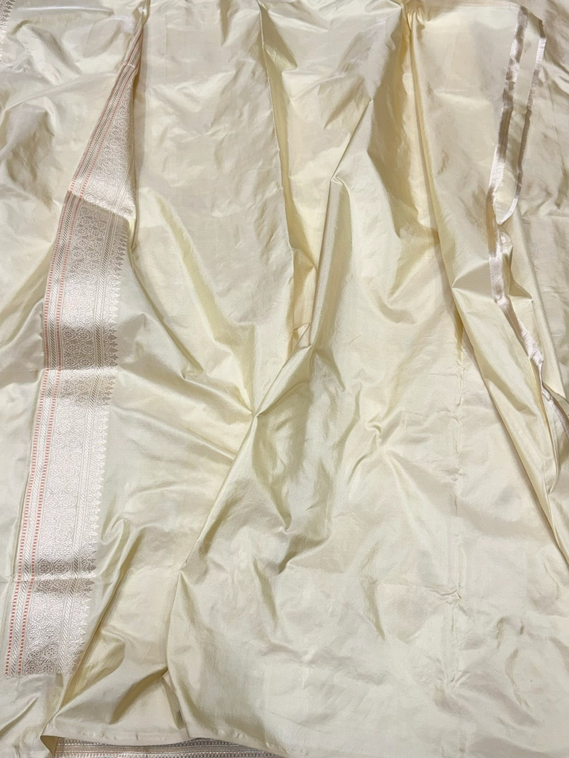 Ivory Handwoven Pure Banarasi Silk Saree – Kadwa Weave in 100% Katan Mulberry Silk