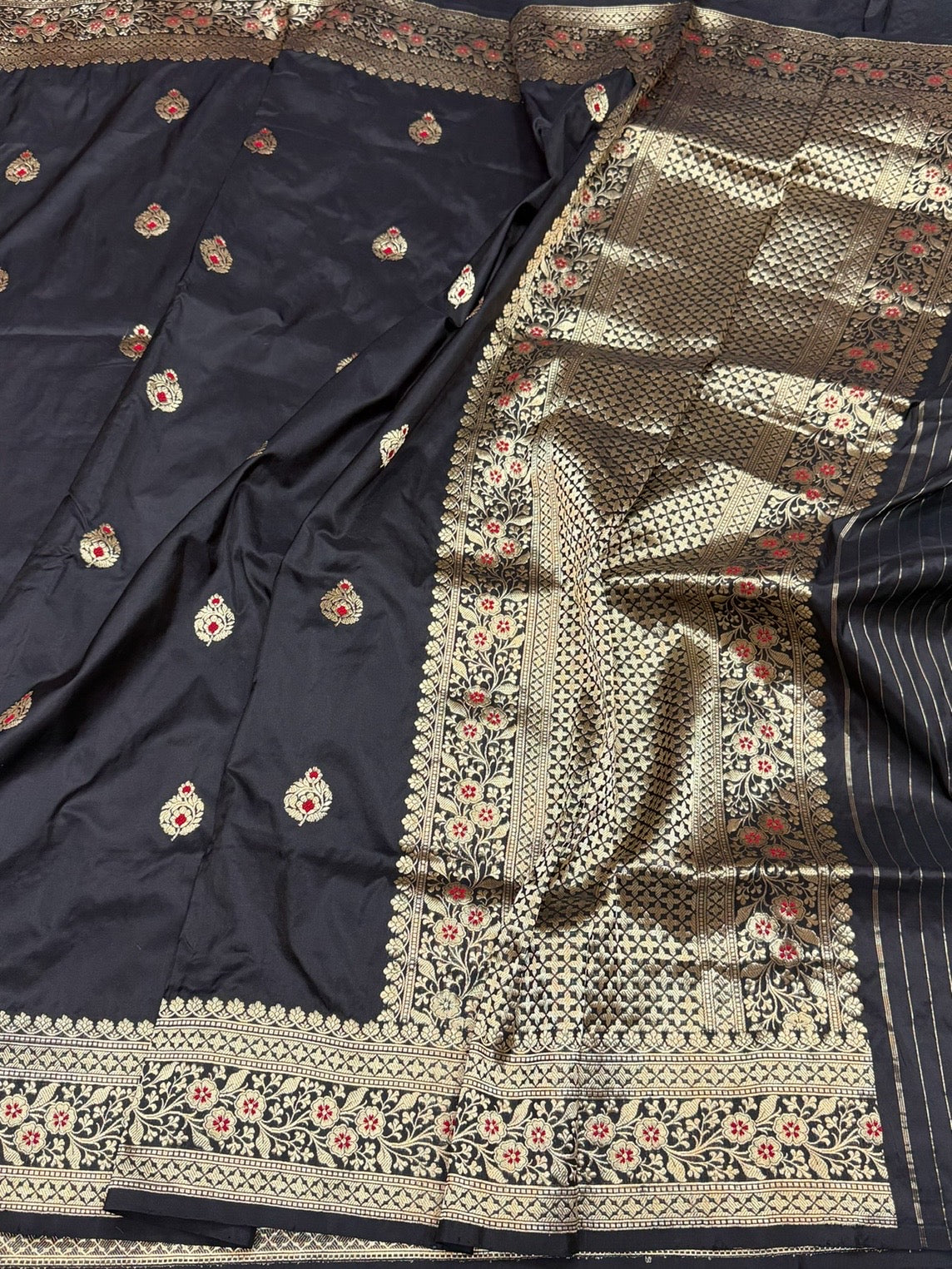 Handwoven Vintage Pure Banarasi Silk Saree – Kadwa Weave in 100% Katan Mulberry Silk