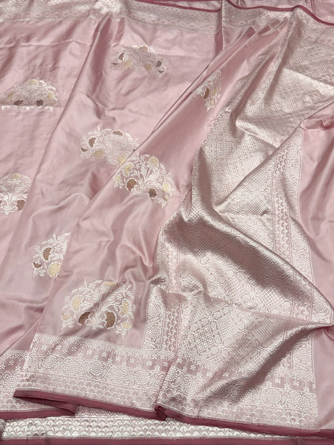 Powder Pink Handwoven Pure Banarasi Ektara Silk Saree – Luxury Kadwa Weave