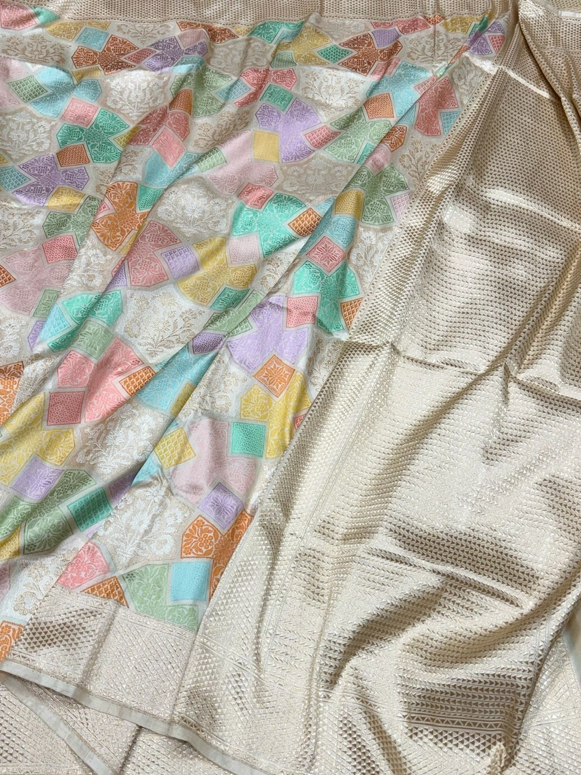 Ivory Handwoven Pure Banarasi Rangkaat Saree