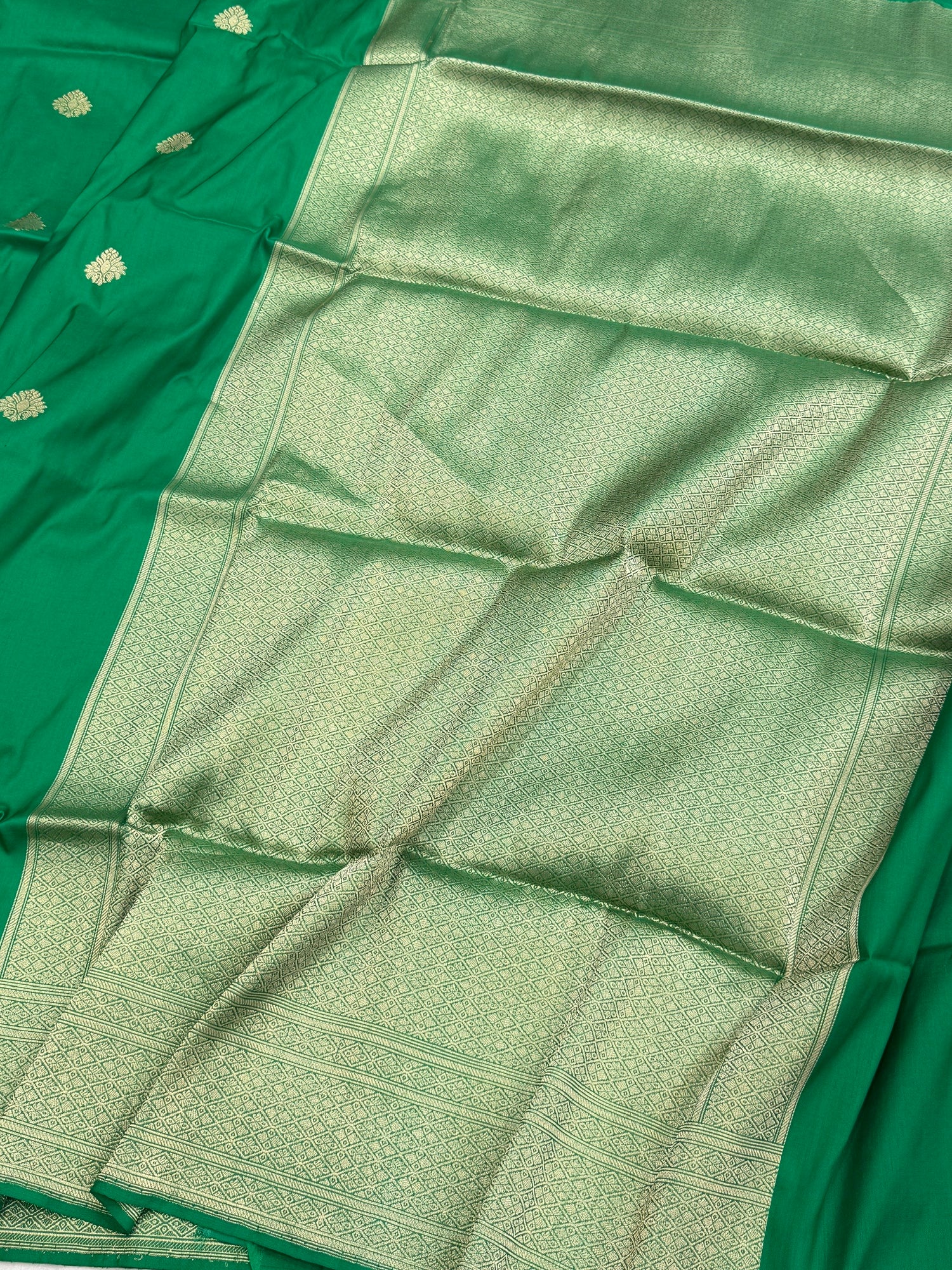 Green Handwoven Pure Banarasi Silk Saree – Pure Katan Silk | Kadwa Weave | Authentic Banarasi Handloom