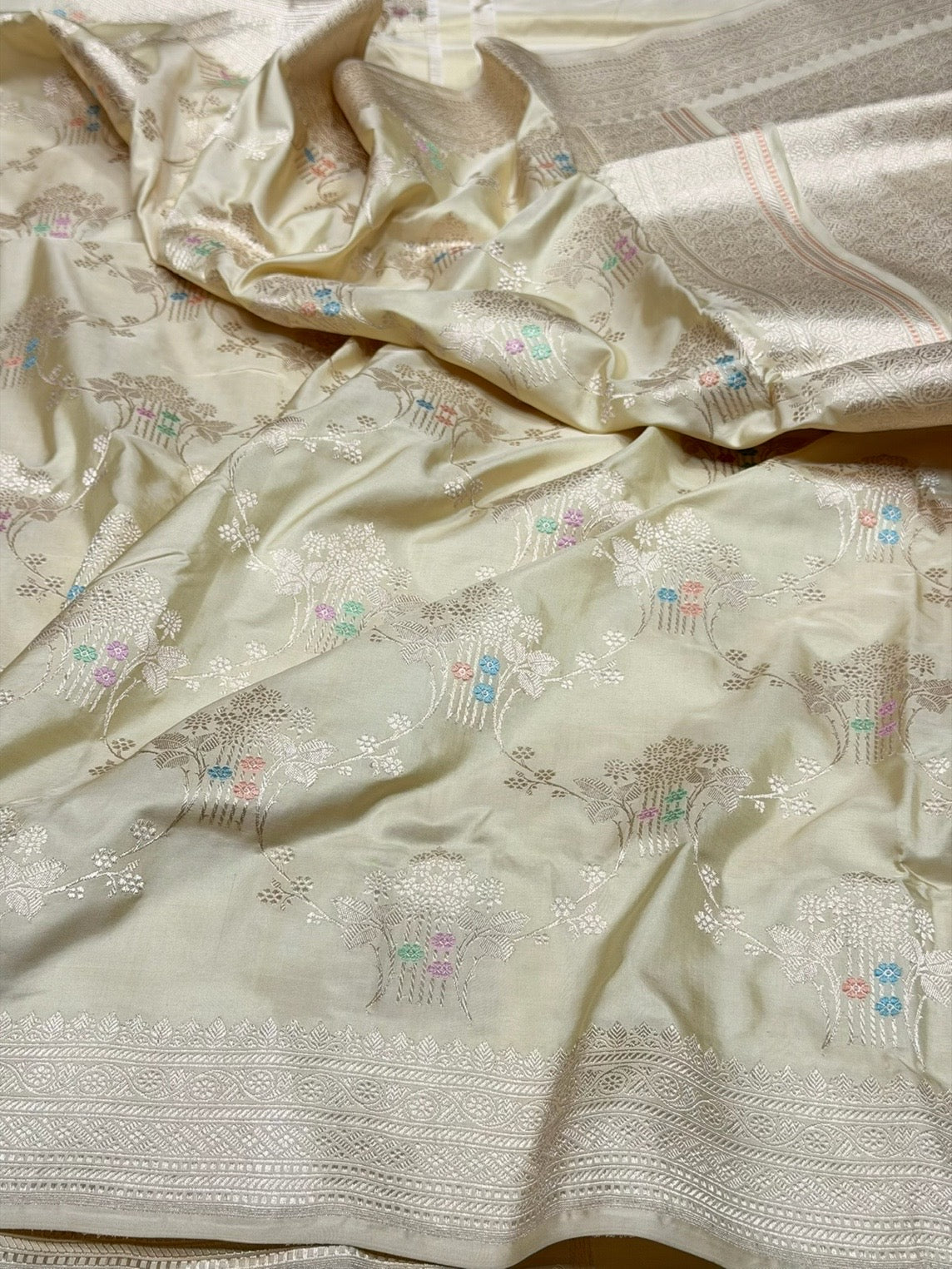 Ivory Handwoven Pure Banarasi Silk Saree – Kadwa Weave in 100% Katan Mulberry Silk