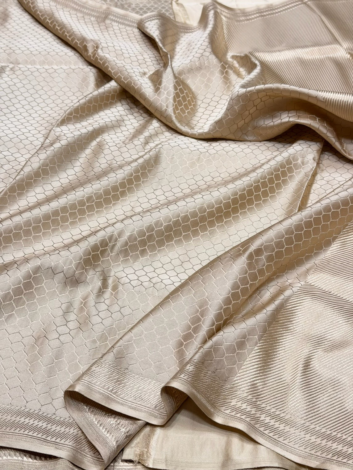 Ivory Handwoven Pure Banarasi Satin Tanchoi Silk Saree – Luxury Handwoven Wedding &amp; Festive Saree