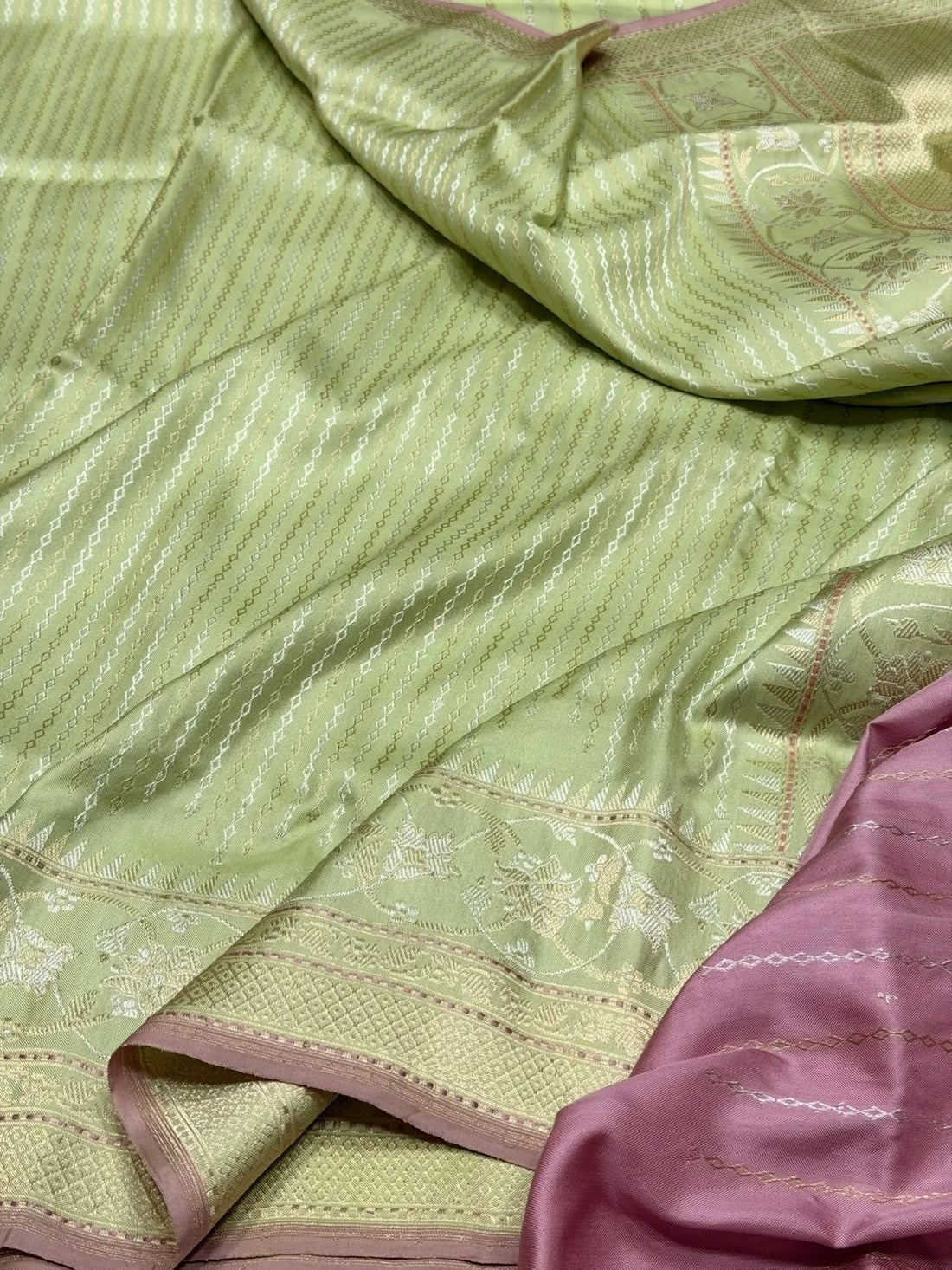 Pista Green Handwoven Pure Banarasi Ektara Silk Saree | Kadwa Weave | Pure Mulberry Ektara Silk | Handloom Banarasi Saree