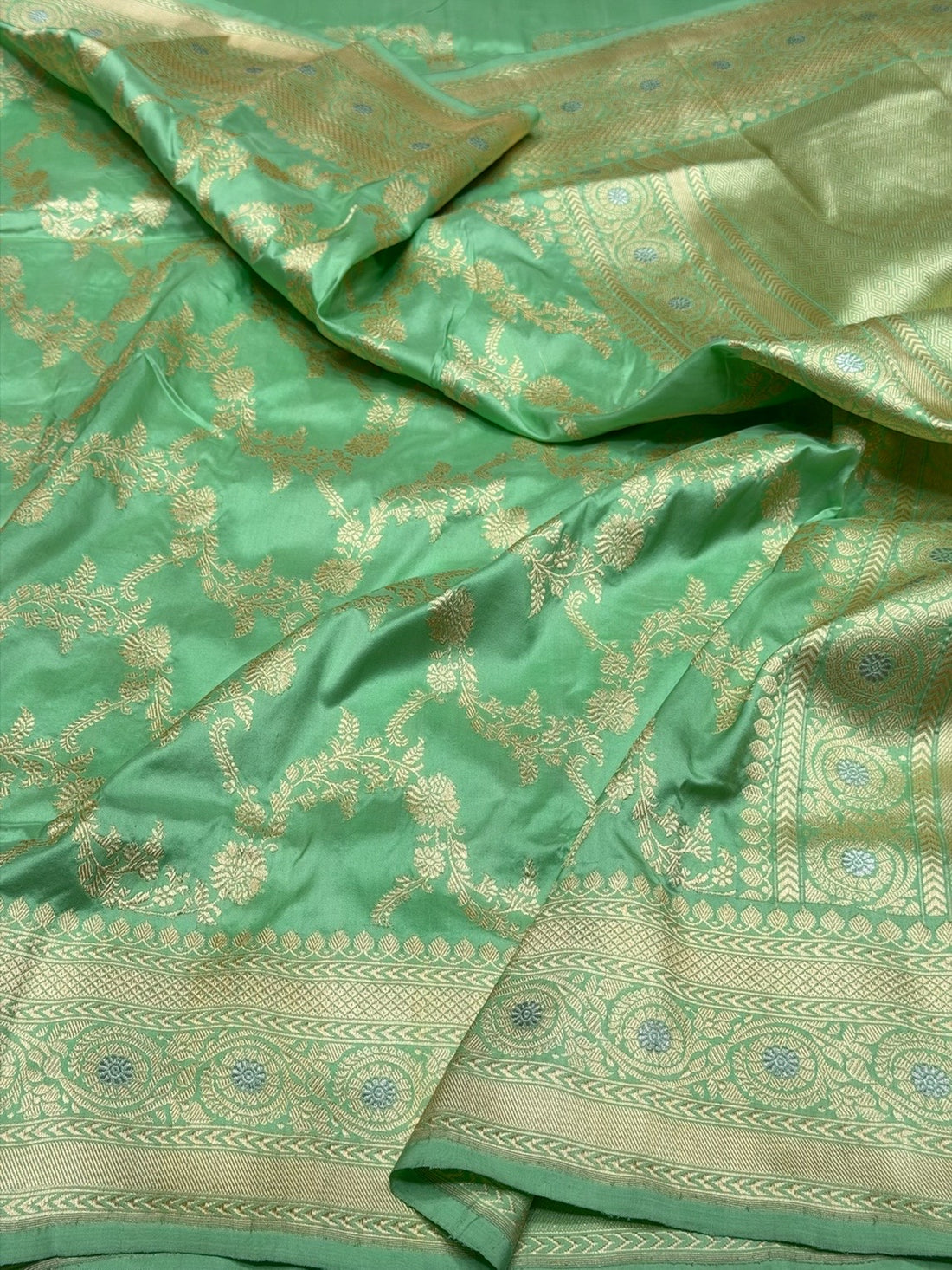 Parrot Green Handwoven Pure Banarasi Silk Saree – Kadwa Weave in 100% Katan Mulberry Silk