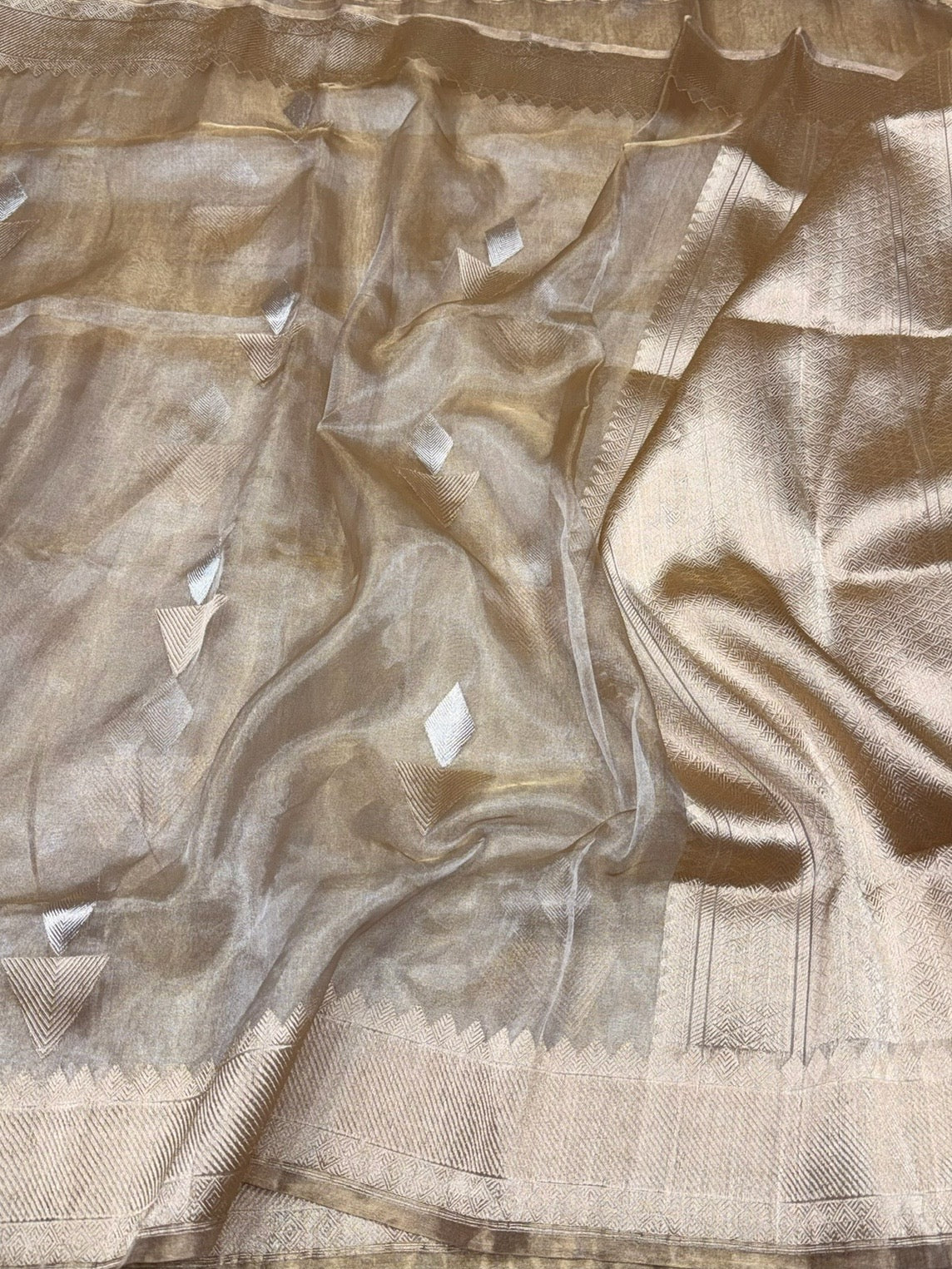 Champagne Gold Handwoven Pure Banarasi Tissue Saree – Kadwa Weave, Pure Tissue Saree