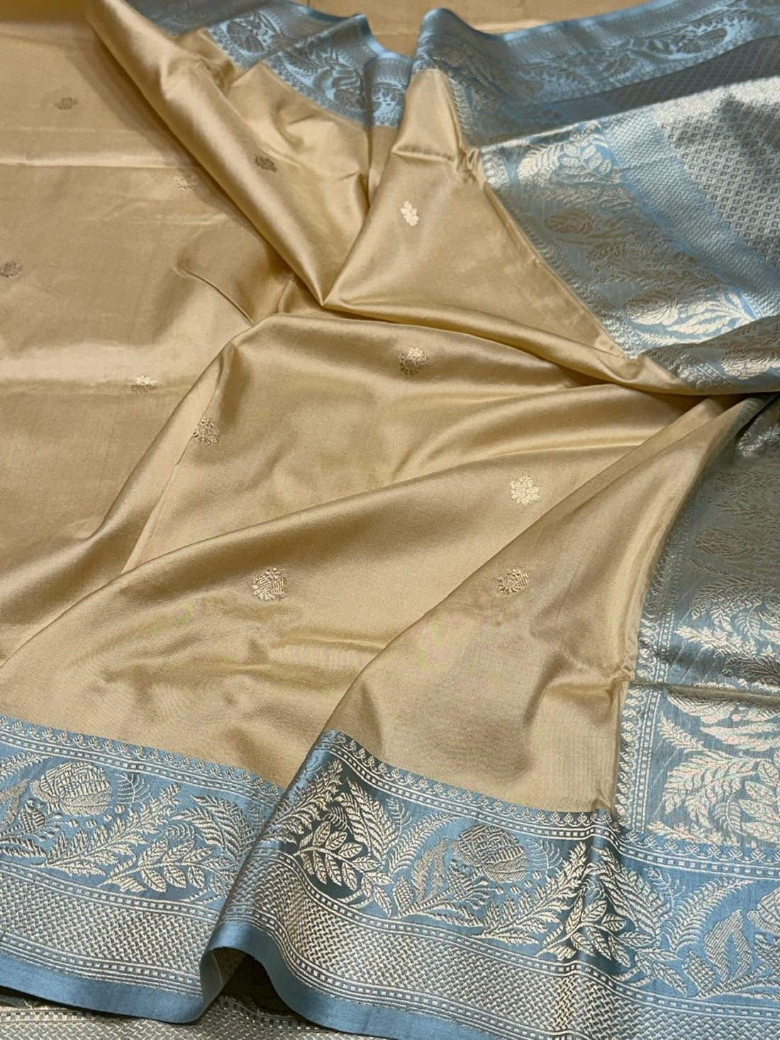 Beige Handwoven Pure Banarasi Silk Saree