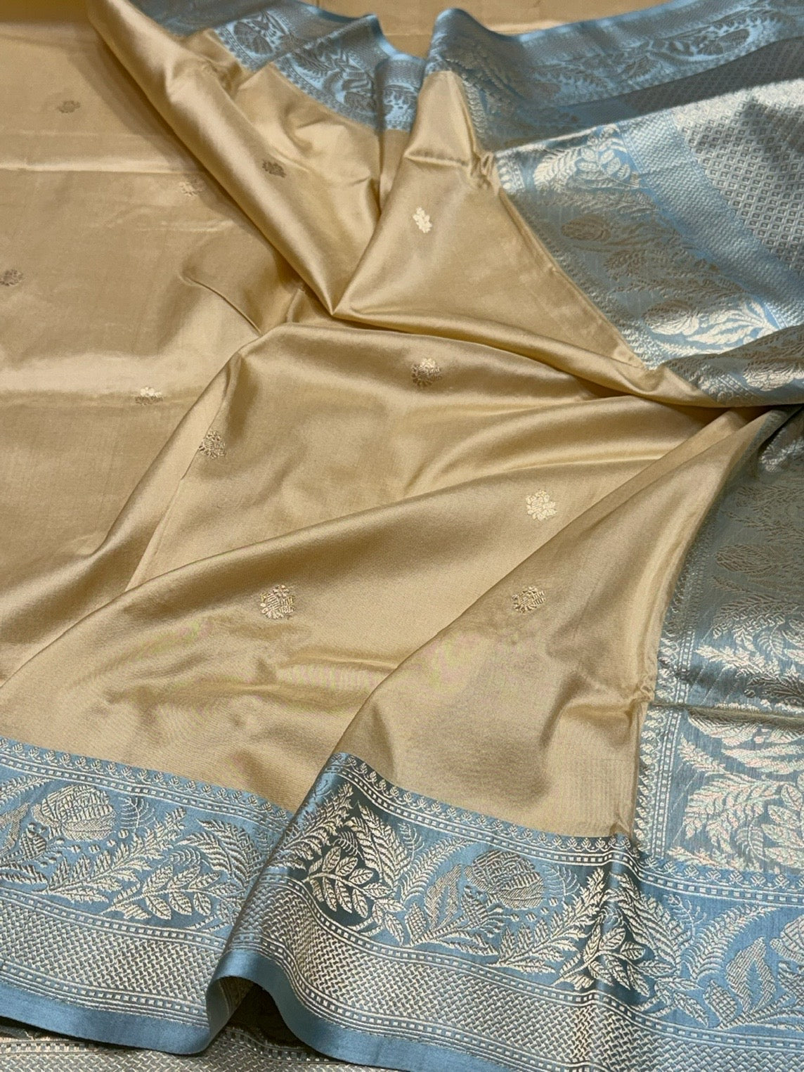Beige Handwoven Pure Banarasi Silk Saree