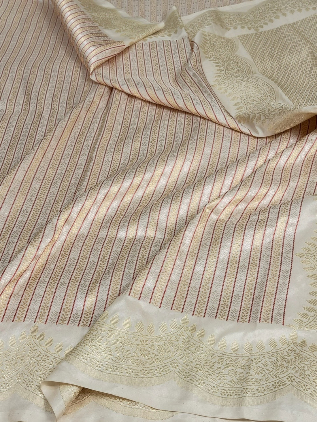 Ivory Handwoven Banarasi Scallop Border Katan Silk Saree – Luxury Kadwa Handloom