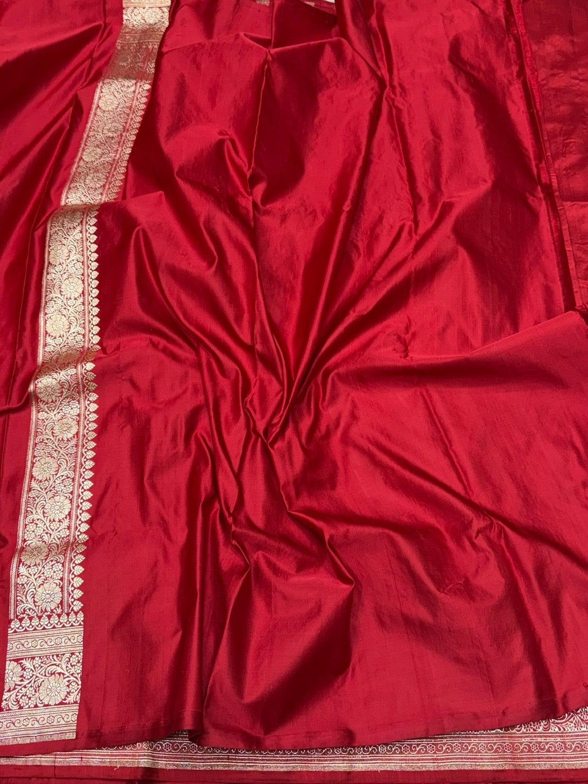 Red Handwoven Maharani Pallu Banarasi Satin Silk Saree