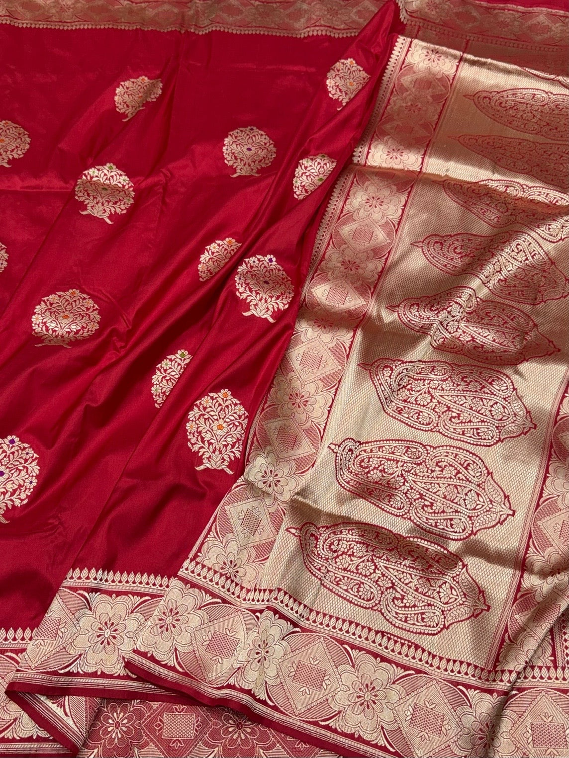 Red Handwoven Pure Banarasi Silk Saree – Katan Silk, Kadwa Weave &amp; Elegant Traditional Border