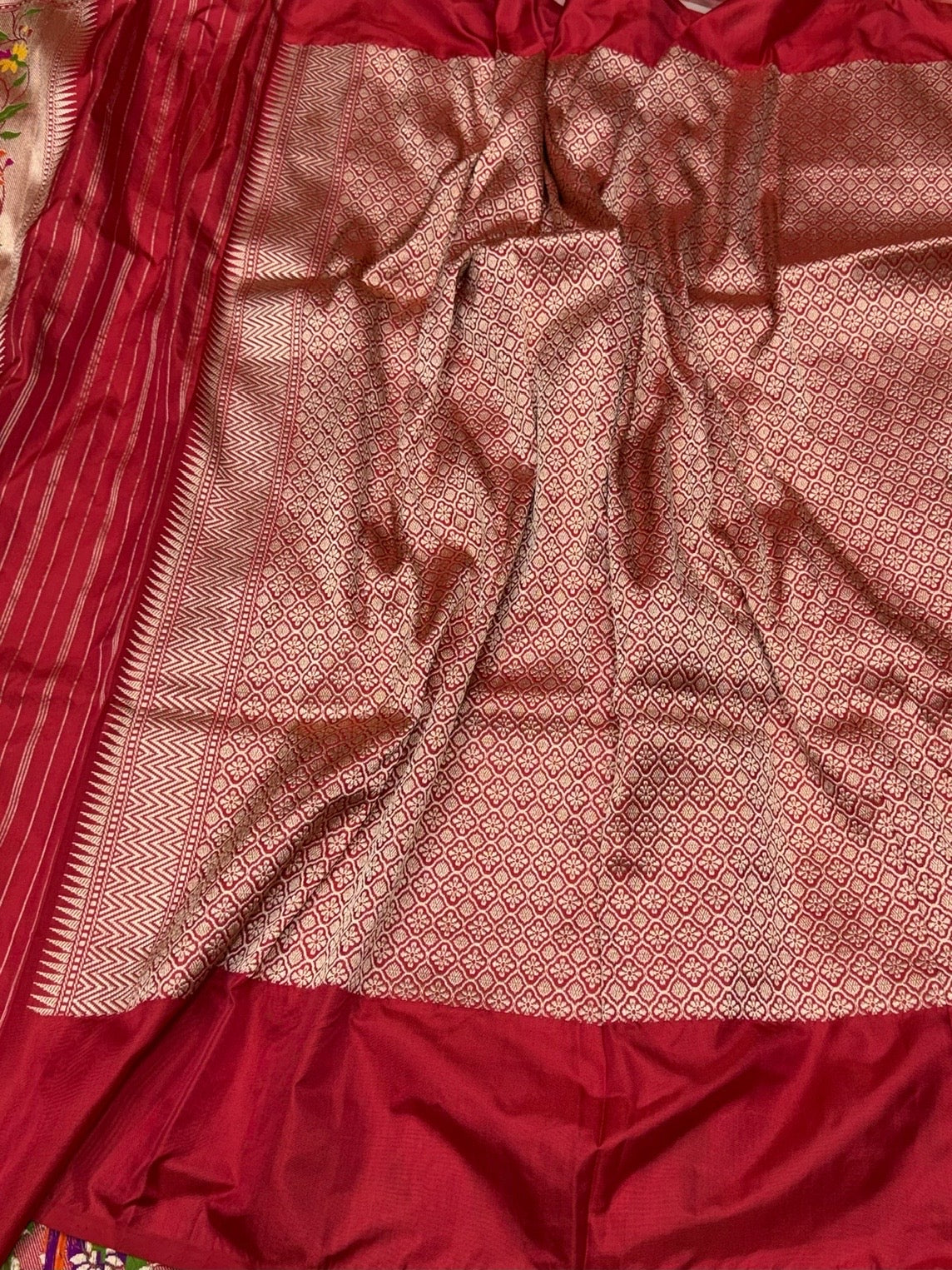 Cream / Red Handwoven Pure Banarasi Ektara Silk Saree