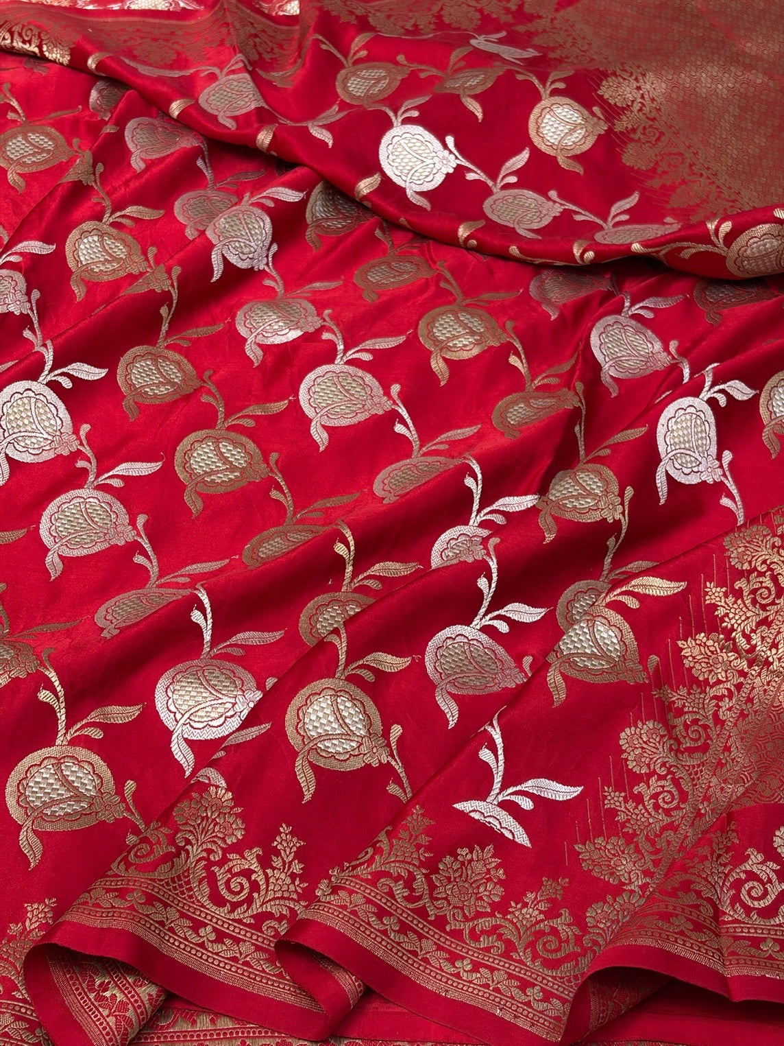 Red Handwoven Pure Banarasi Mashru Satin Silk Saree
