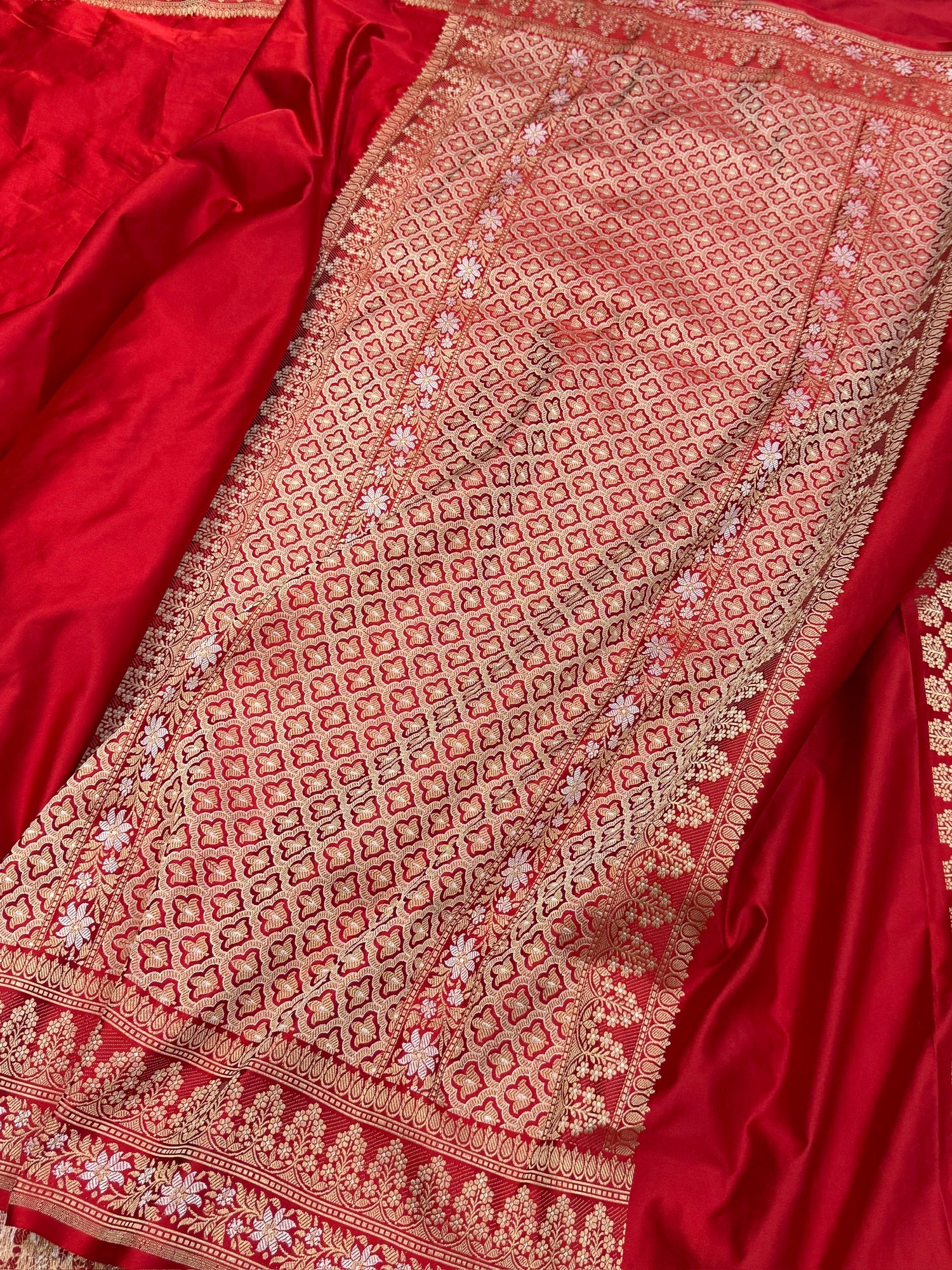 Red Handwoven Pure Banarasi Mashru Satin Silk Saree