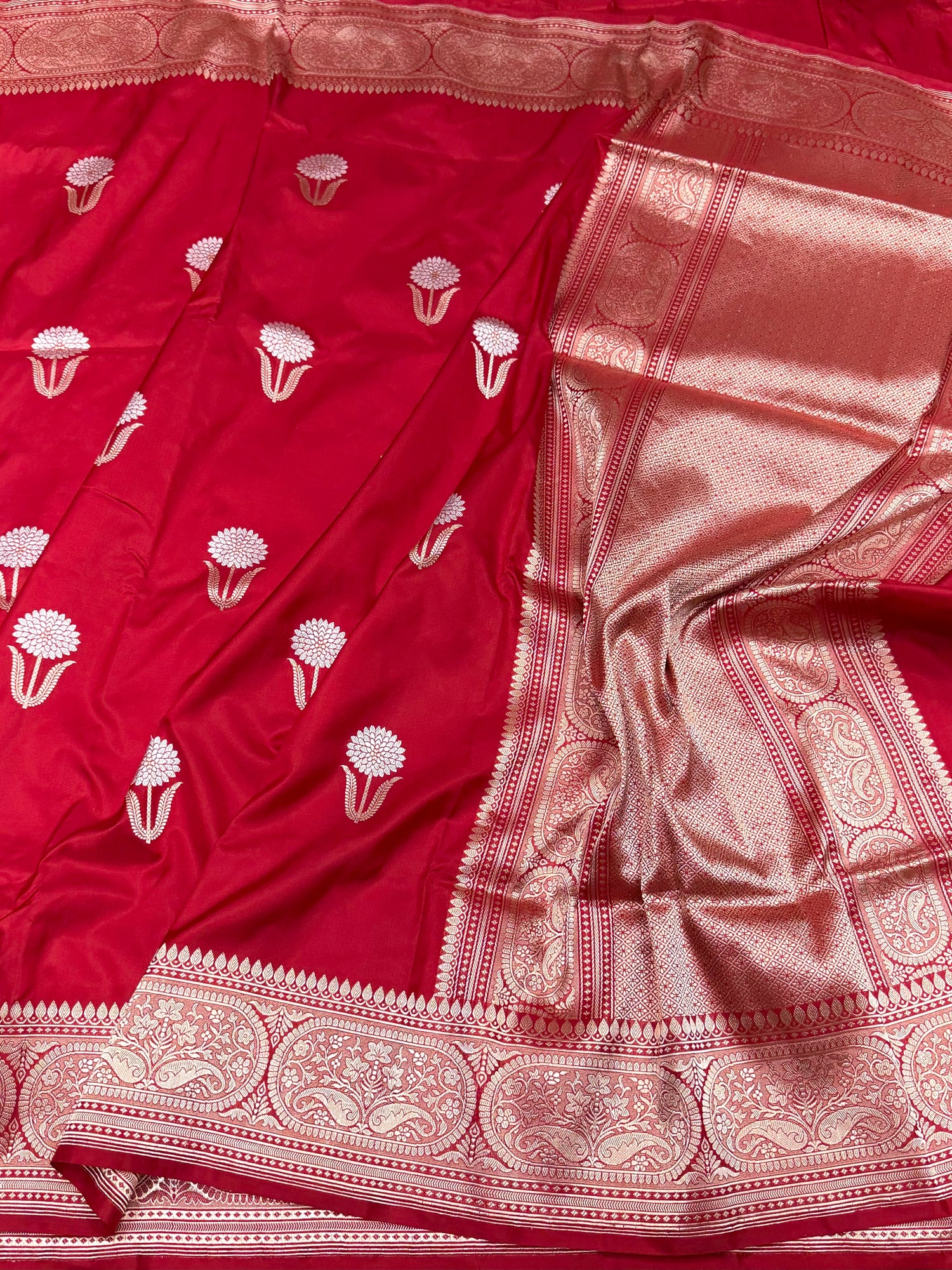Red Handwoven Pure Banarasi Silk Saree – Katan Silk | Kadwa Weave | Elegant Traditional Banarasi Saree