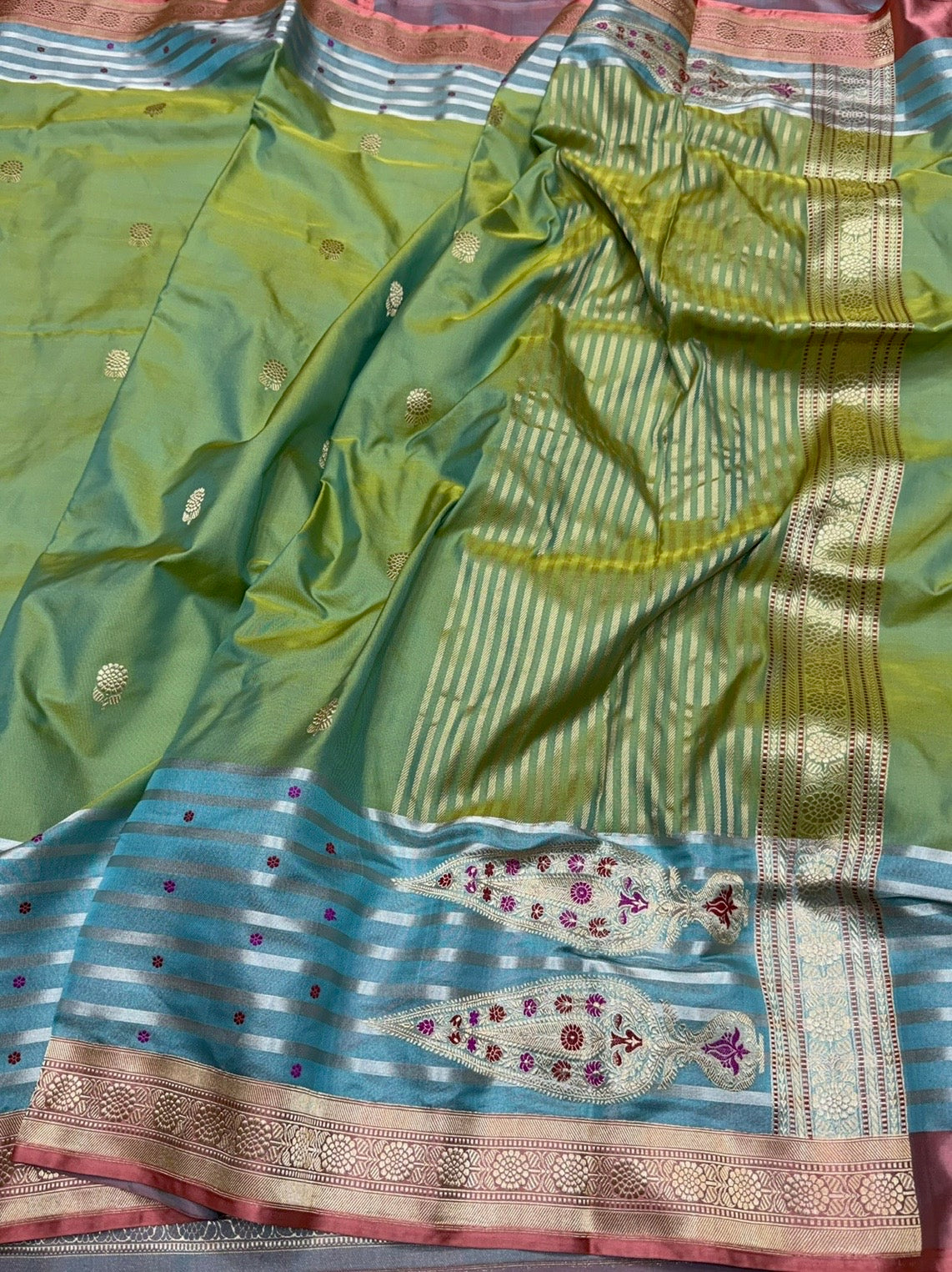 Parrot Green Handwoven Pure Banarasi Ektara Tissue Saree | Lightweight Kadwa Katan Silk