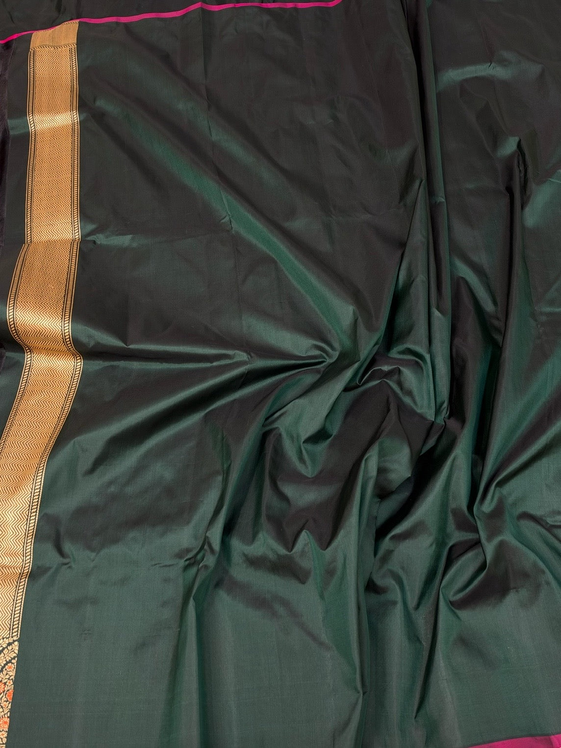 Bottle Green Handwoven Pure Banarasi Silk Saree in Kadwa Weave