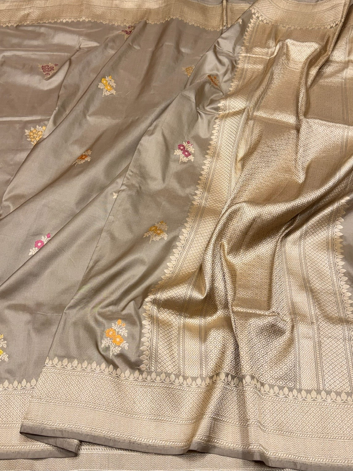 Beige Handwoven Pure Banarasi Silk Saree