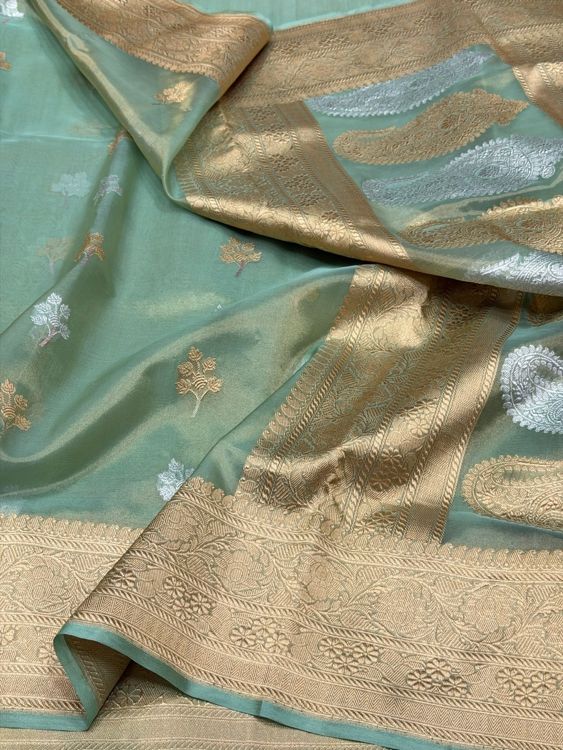 Sea Green Handwoven Pure Banarasi Tissue Saree