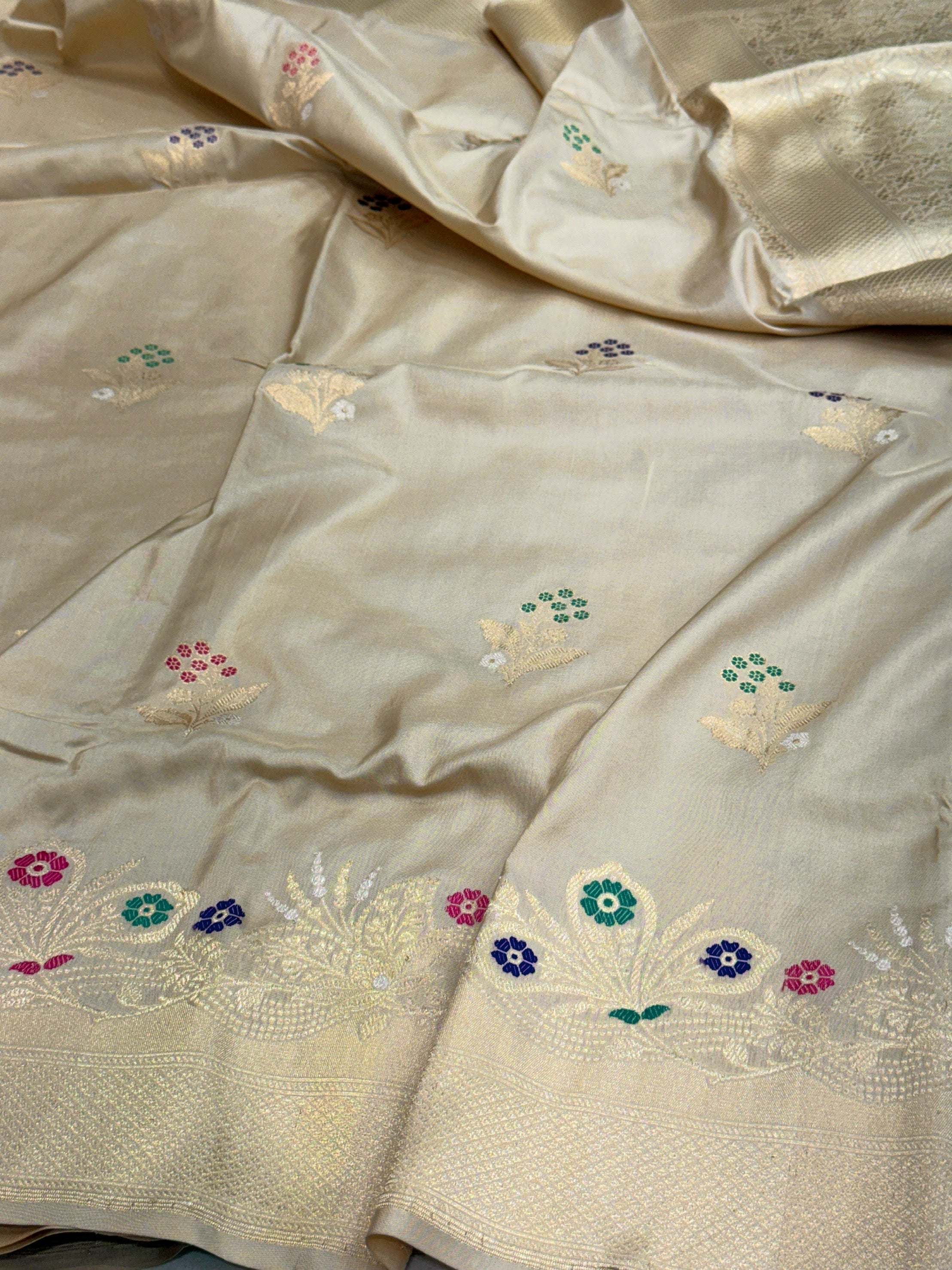 Cream Handwoven Pure Banarasi Silk Saree