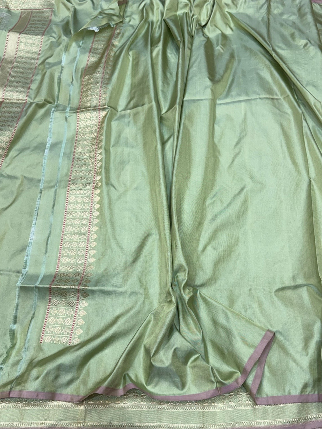 Pista Green Handwoven Pure Banarasi Silk Saree – Kadwa Weave in 100% Katan Mulberry Silk