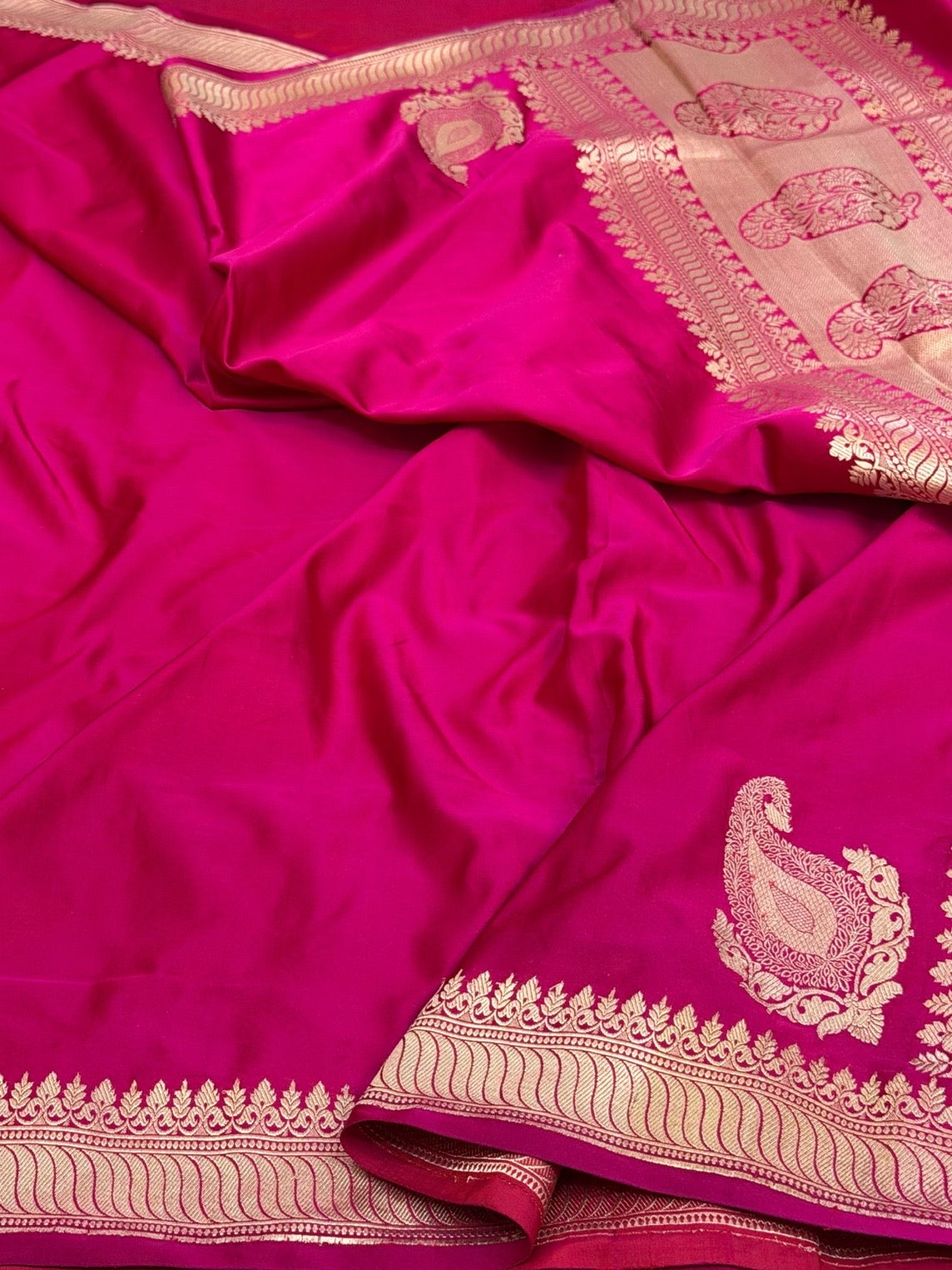 Rani Pink Handwoven Pure Banarasi Mashru Satin Silk Saree