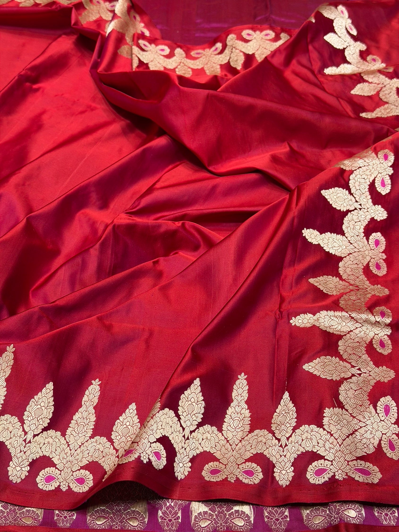 Red Handwoven Pure Banarasi Mashru Satin Silk Saree – Kadwa Weave in 100% Satin Silk
