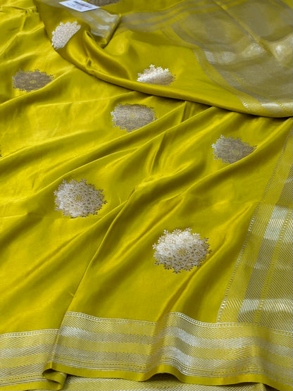 Mehndi Green Handwoven Pure Banarasi Mashru Satin Silk Saree