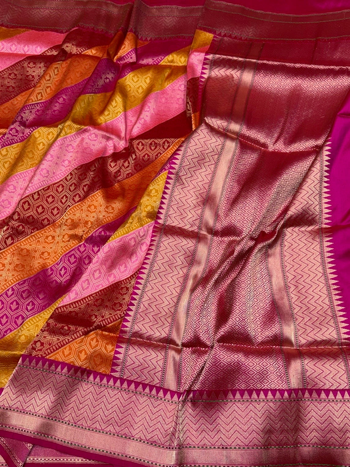 Rani Pink Handwoven Pure Banarasi Rangkaat Silk Saree