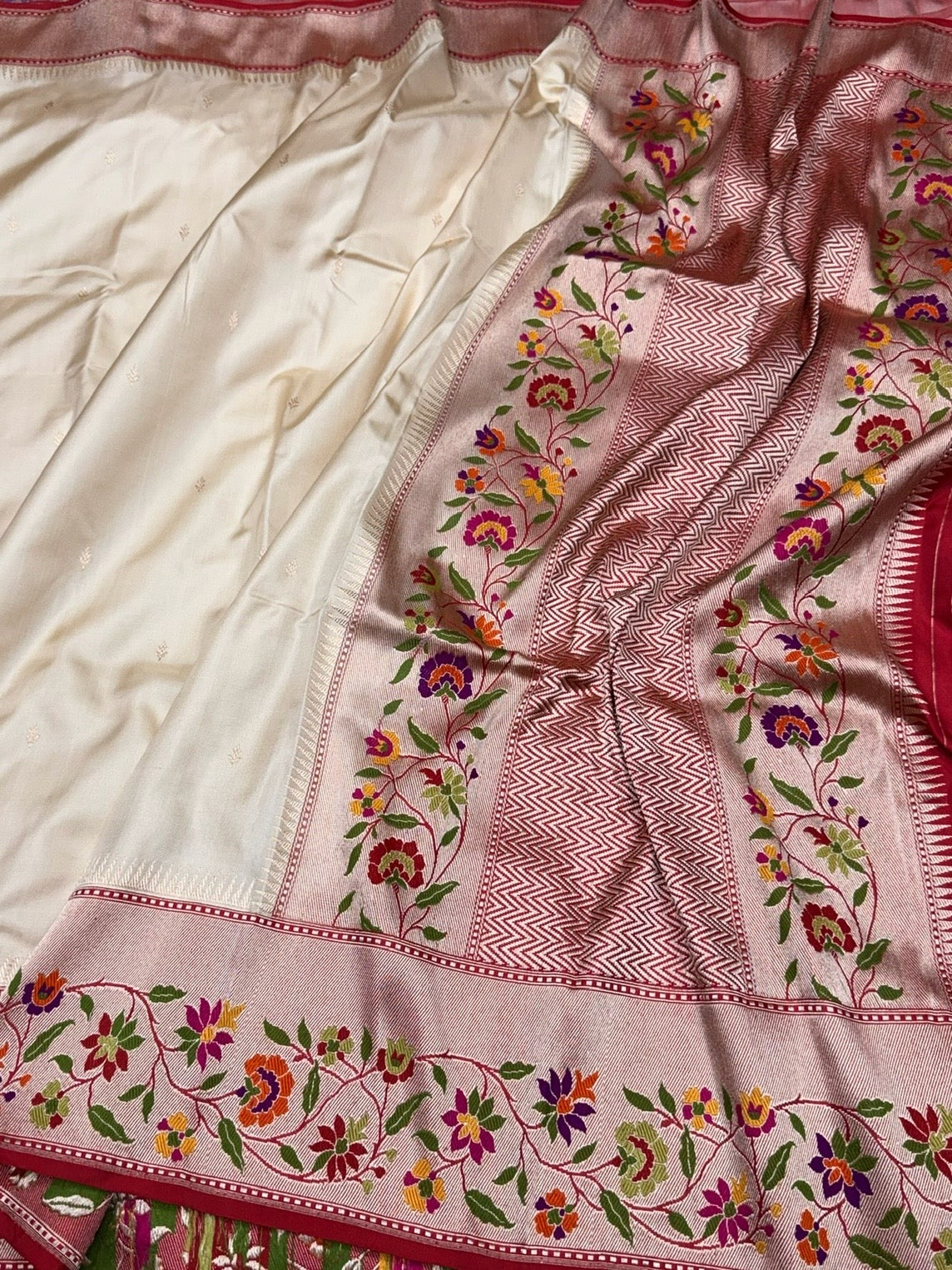 Cream / Red Handwoven Pure Banarasi Ektara Silk Saree