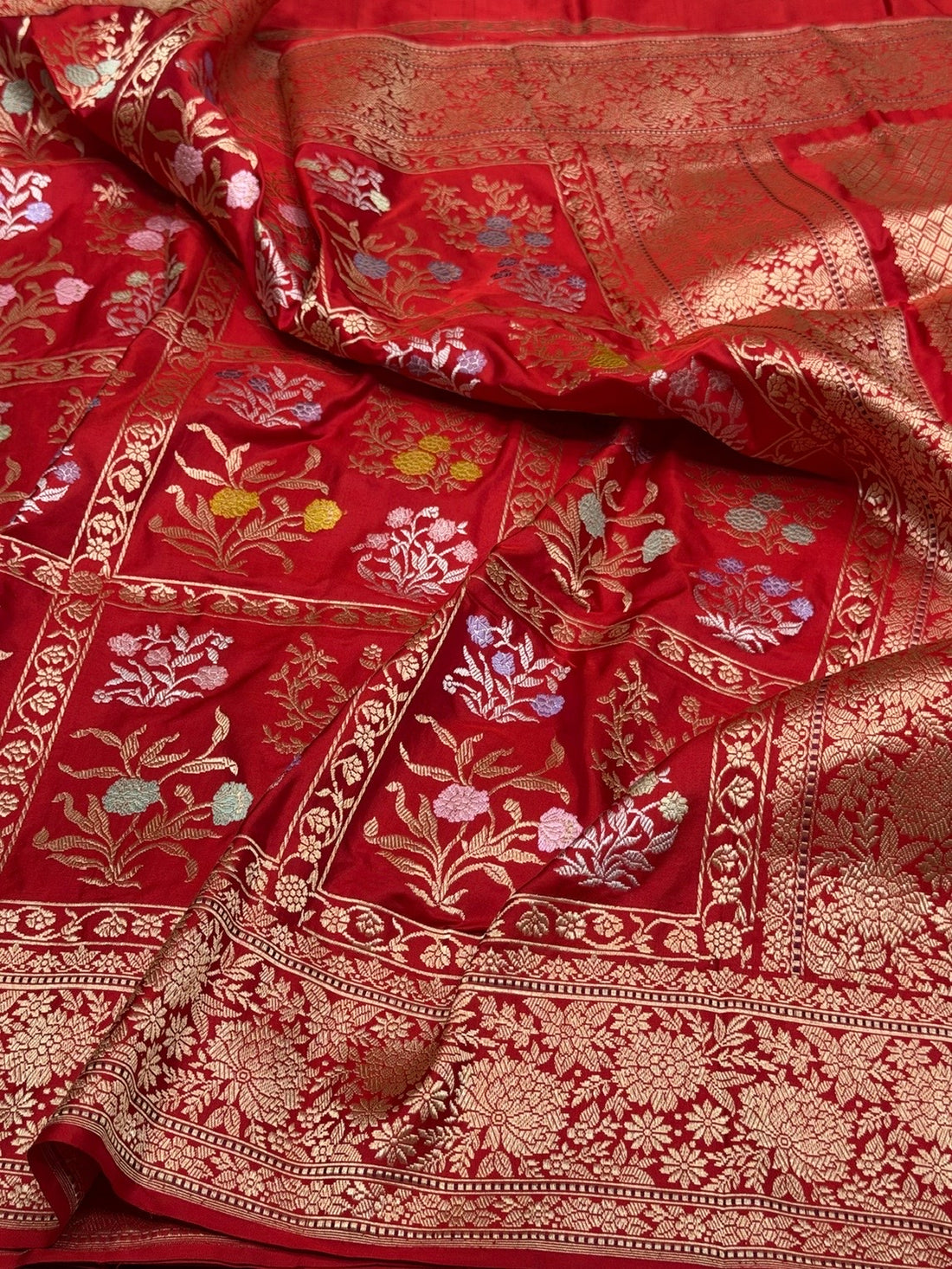 Red Handwoven Pure Banarasi Silk Saree in Kadwa Weave