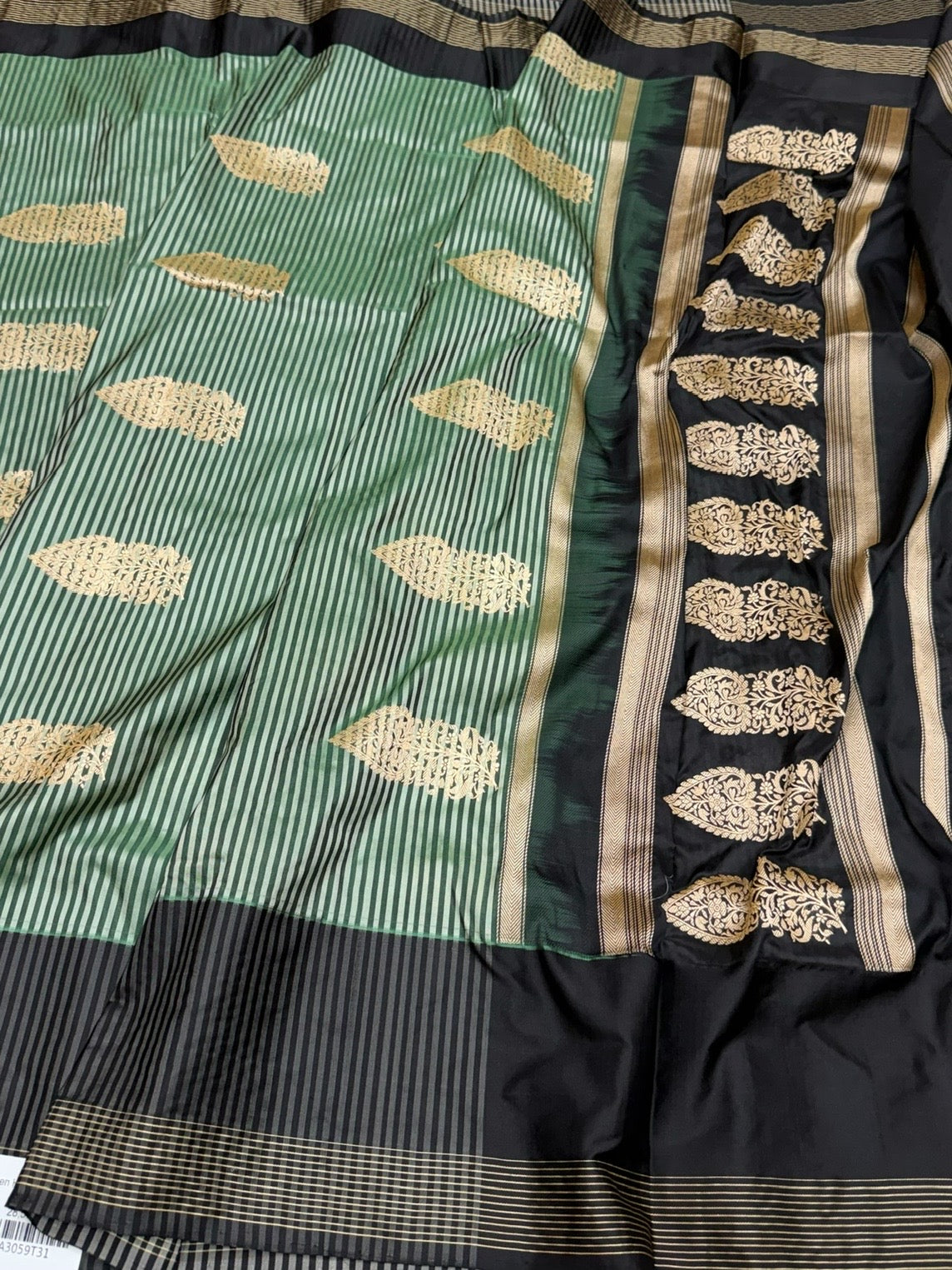 Green Handwoven Pure Banarasi Silk Saree