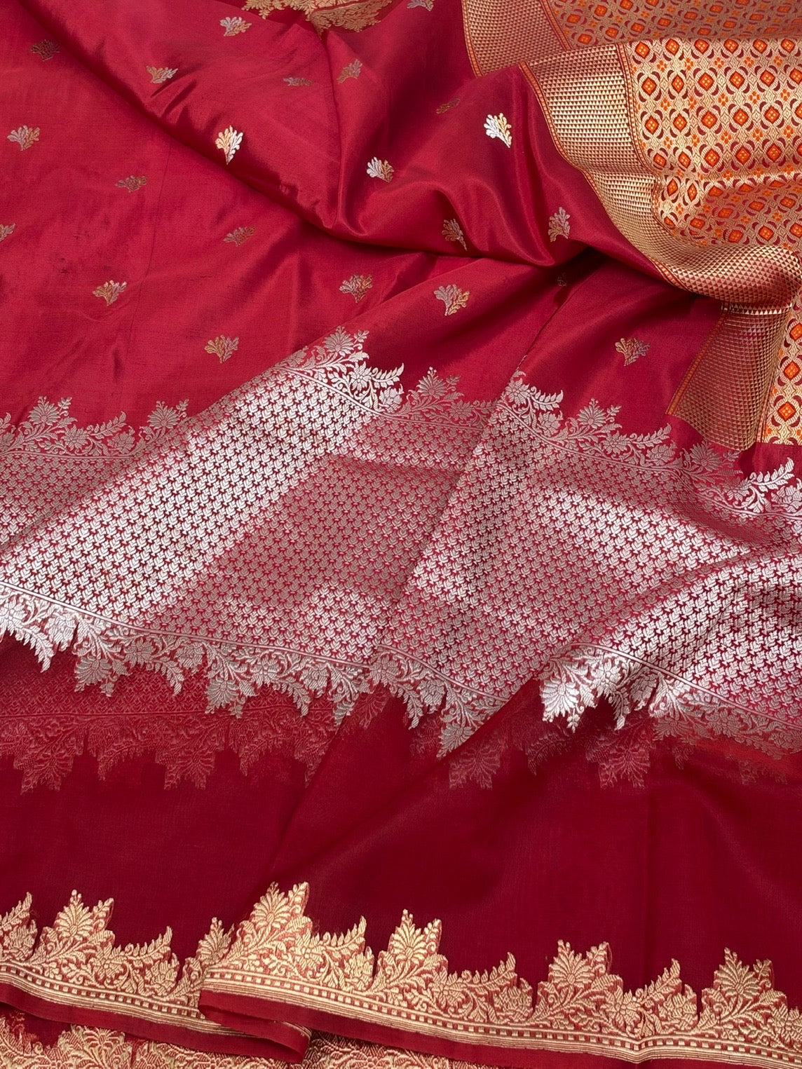 Red Handwoven Pure Banarasi Ektara Silk Saree