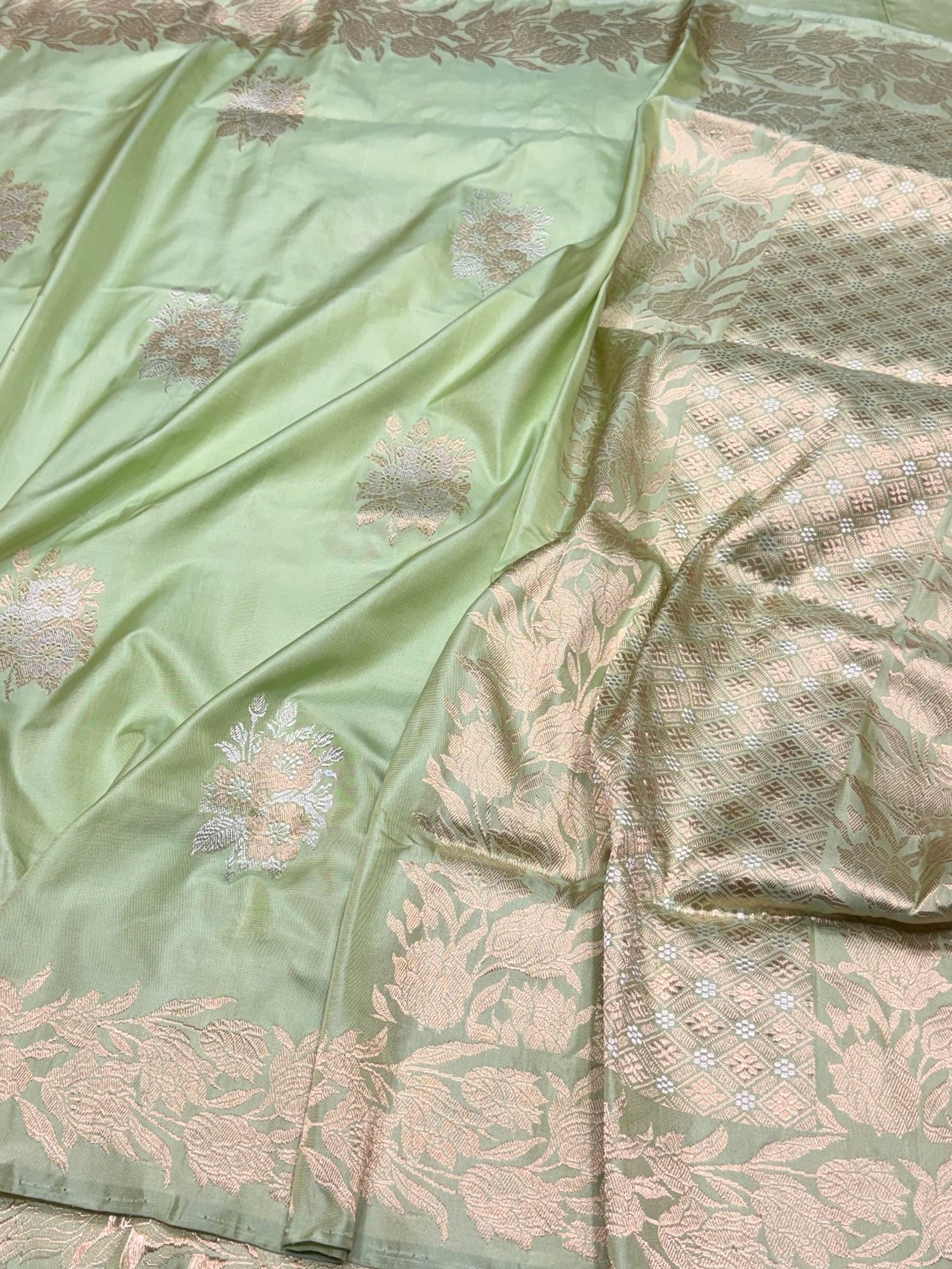 Pista Pure Banarasi Ektara Silk Saree – Handwoven Kadwa Booti