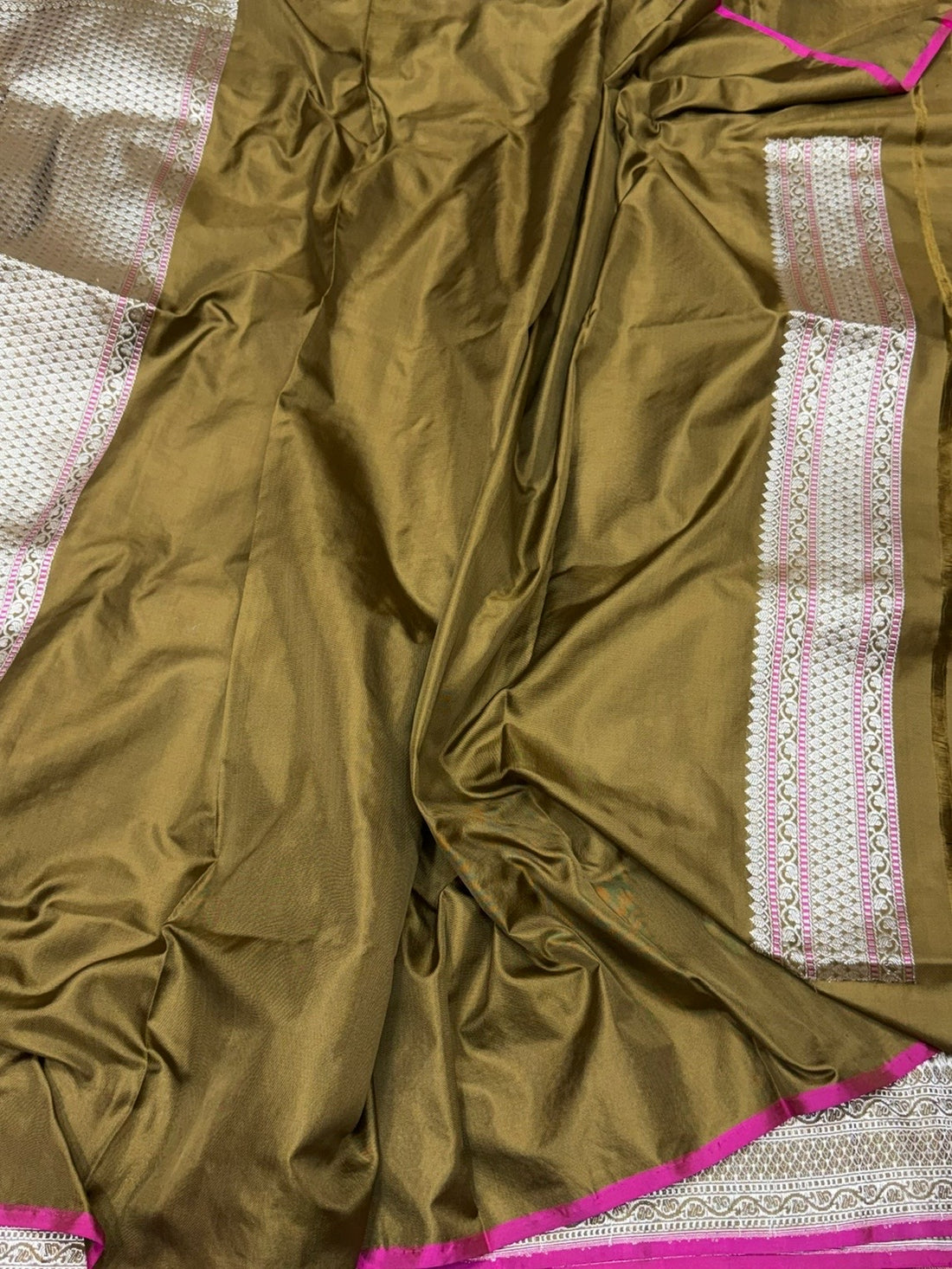 Olive Green Handwoven Pure Banarasi Ektara Silk Saree – Kadwa Technique | Authentic Banaras Handloom