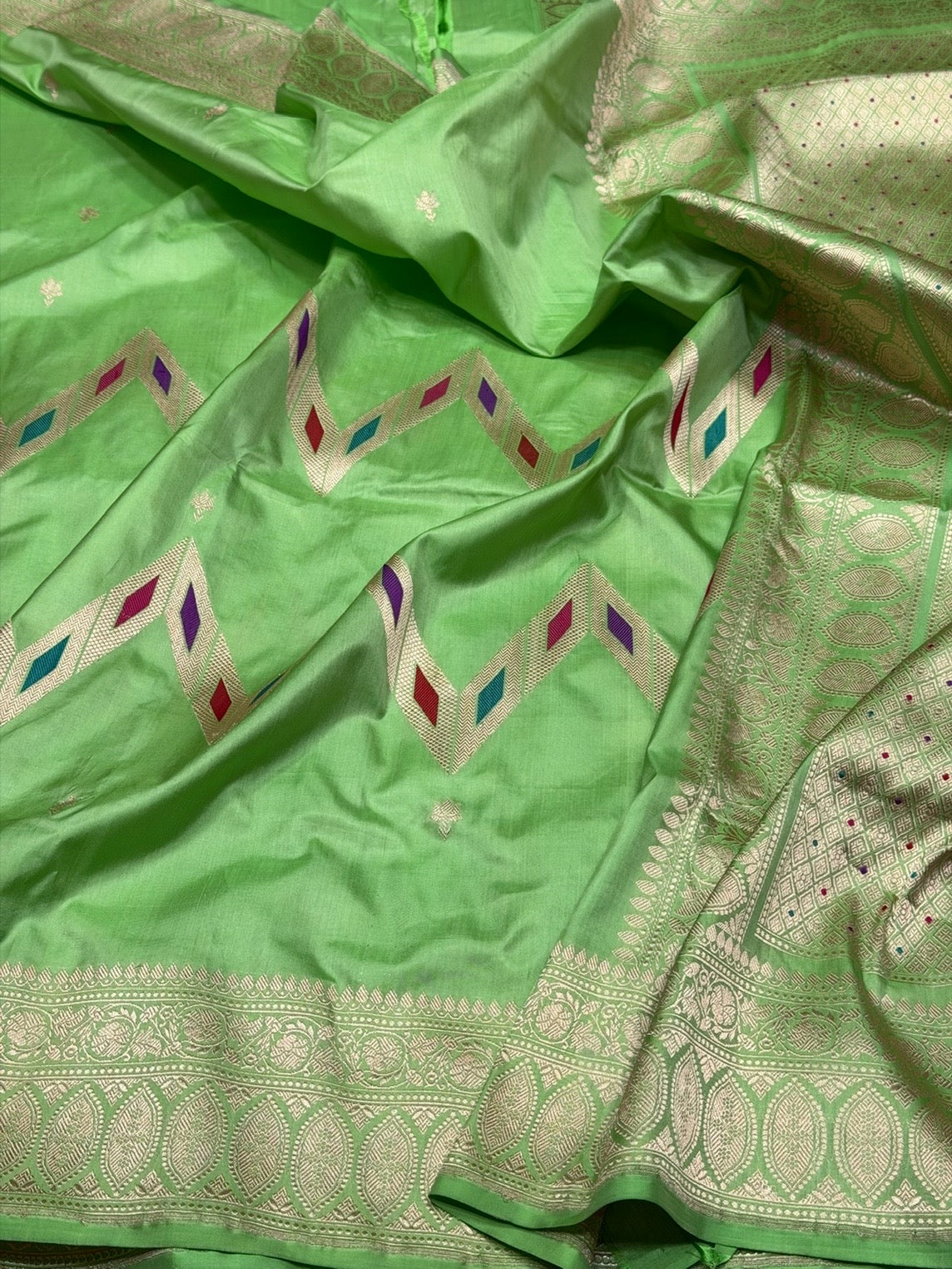 Fresh Parrot Green Handwoven Pure Banarasi Silk Saree | Pure Katan Silk | Kadwa Weave | HMR Handlooms