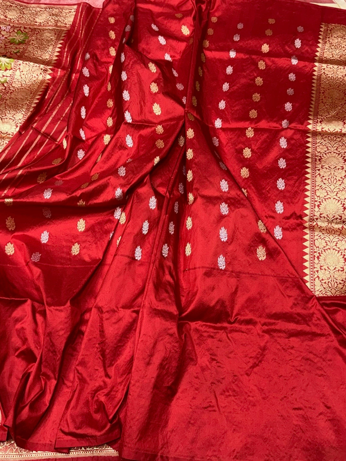 Cream/Red Handwoven Pure Banarasi Silk Saree