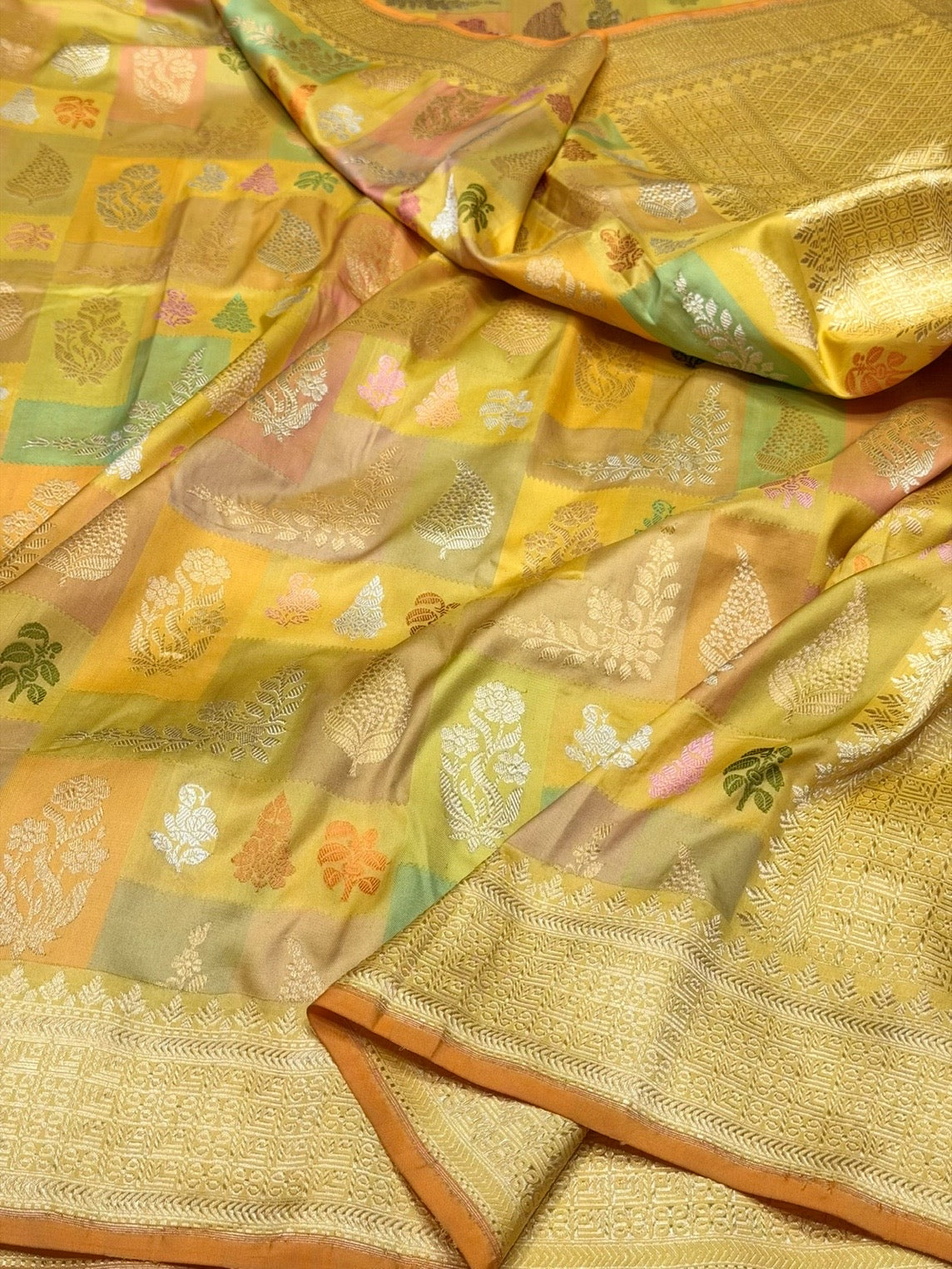 Yellow Handwoven Pure Banarasi Rangkaat Saree