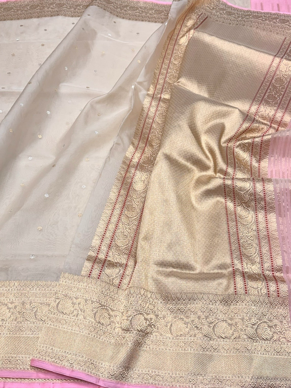 Ivory Handwoven Pure Banarasi Organza Silk Saree – Kadwa Weave in Kora Mulberry Silk