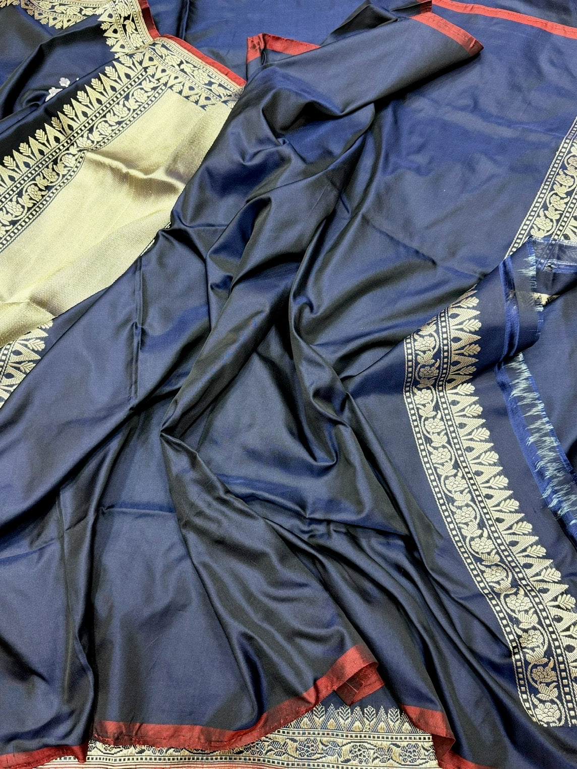 Navy Blue Handwoven Pure Banarasi Ektara Silk Saree – Luxury Kadwa Weave