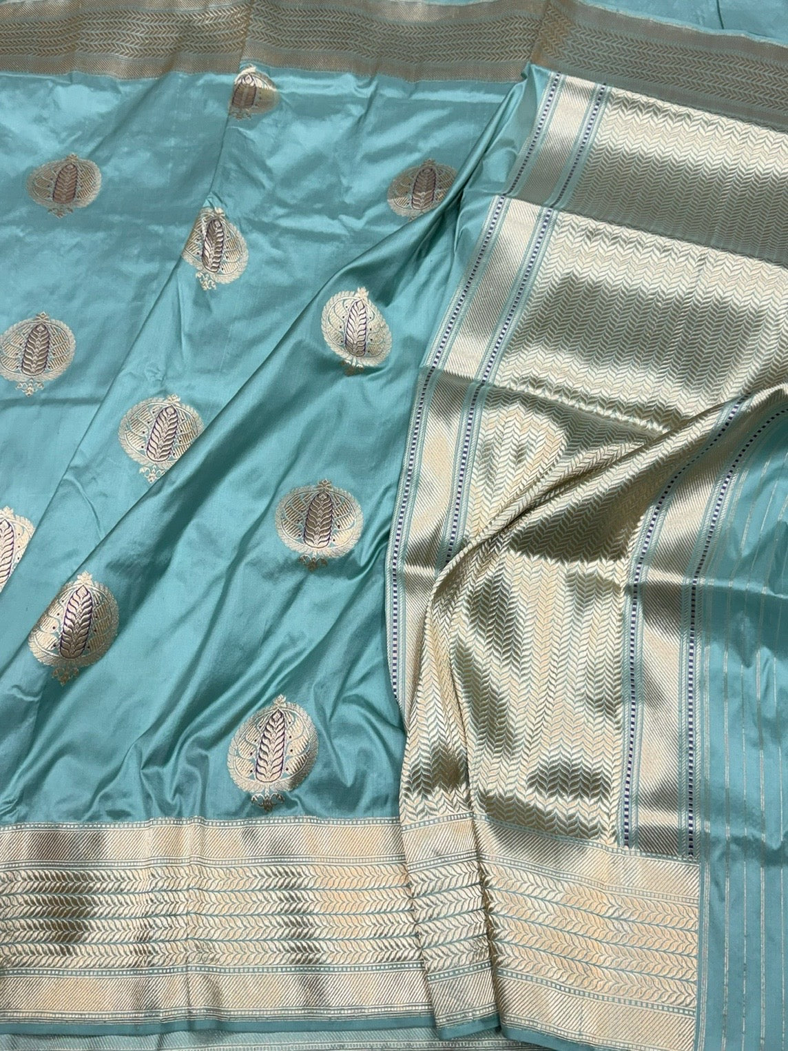 Powder Blue Handwoven Pure Banarasi Silk Saree in Kadwa Weave – 100% Katan Mulberry Silk