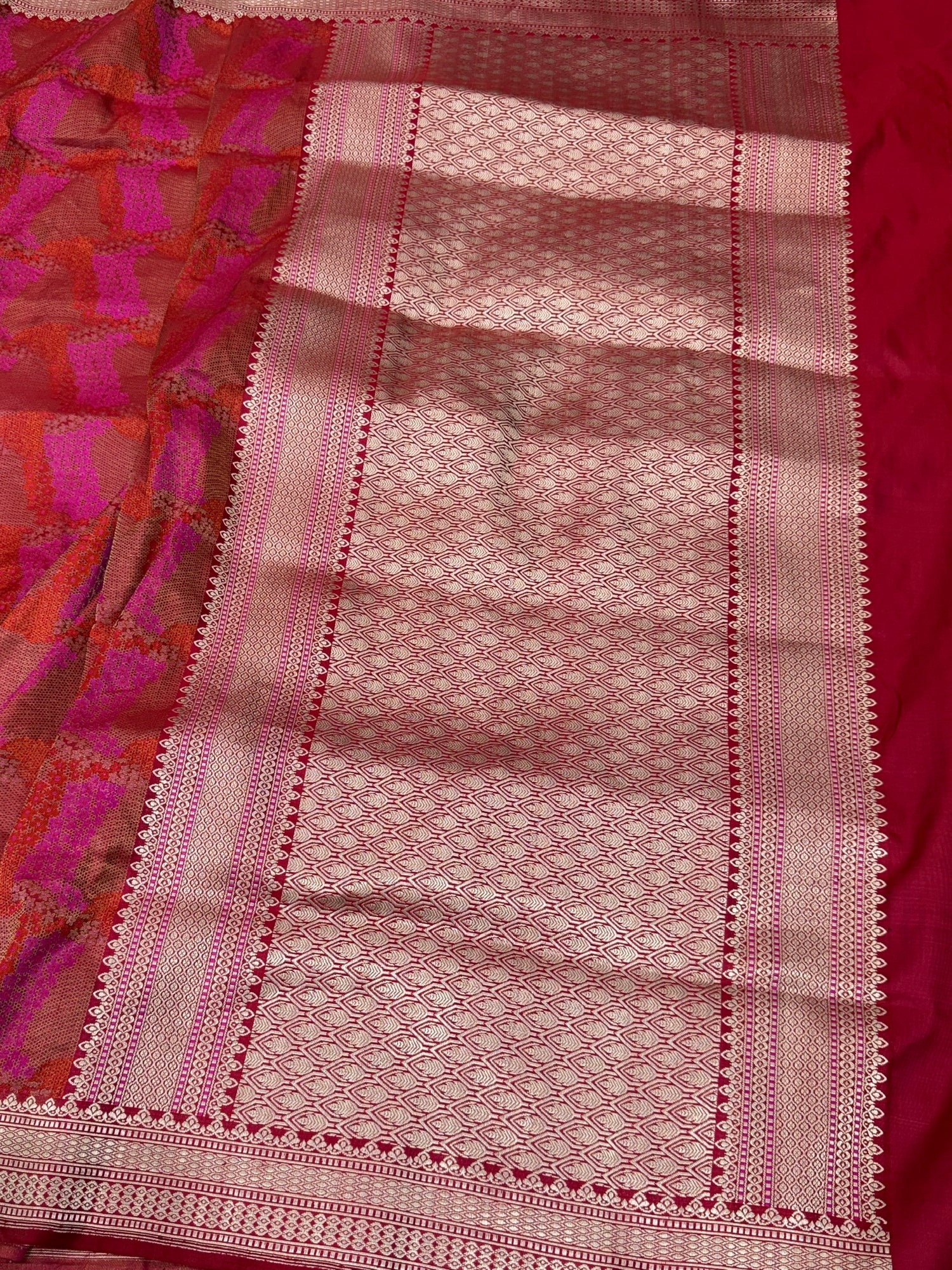 Red Handwoven Pure Banarasi Satin Tanchoi Silk Saree – Kadwa Weave | Authentic Banaras Handloom