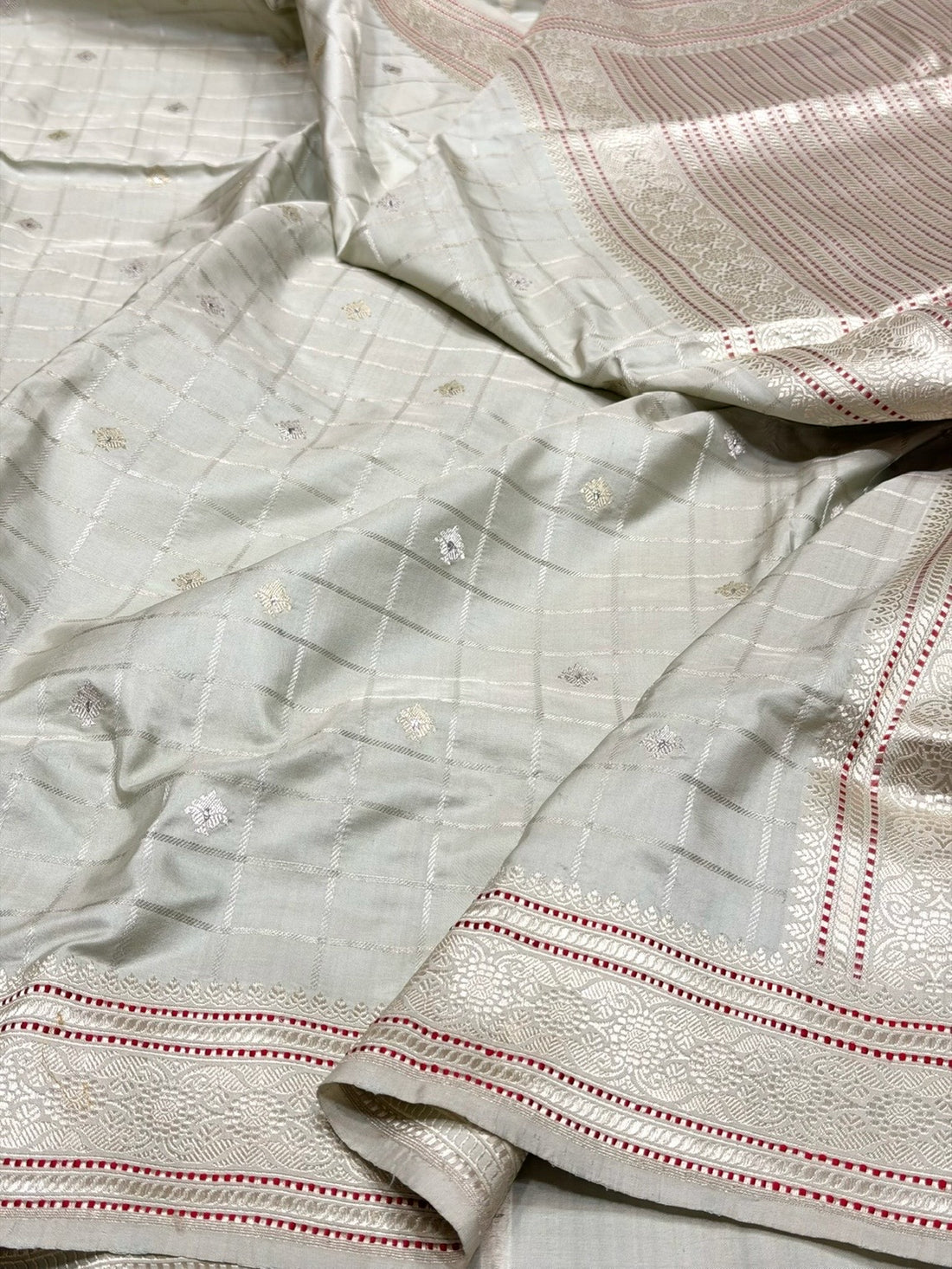 Ivory Cream Handwoven Pure Banarasi Silk Saree – Luxury Kadwa Handloom Wedding &amp; Festive Saree