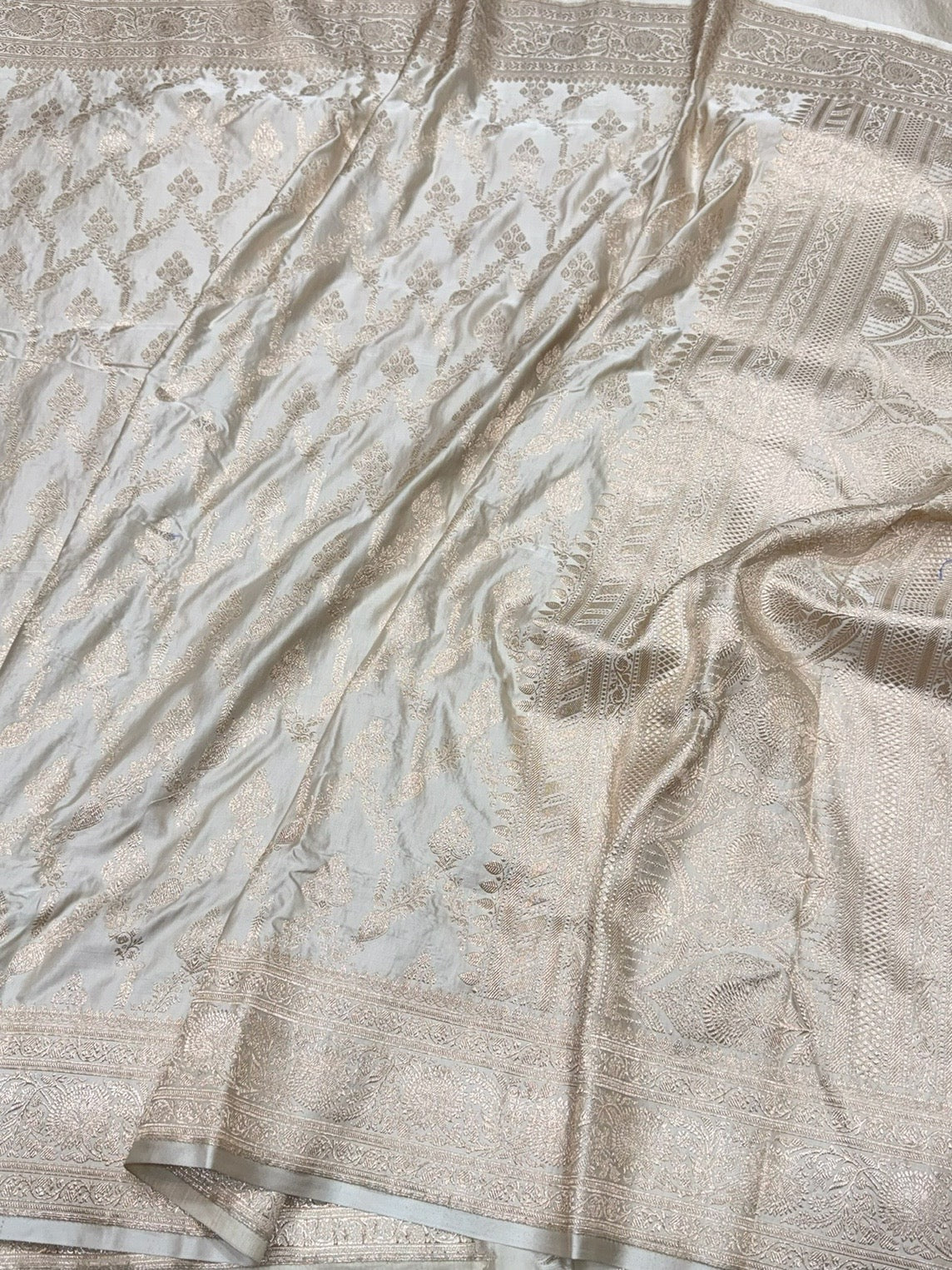 Cream Handwoven Vintage Pure Banarasi Satin Silk Saree